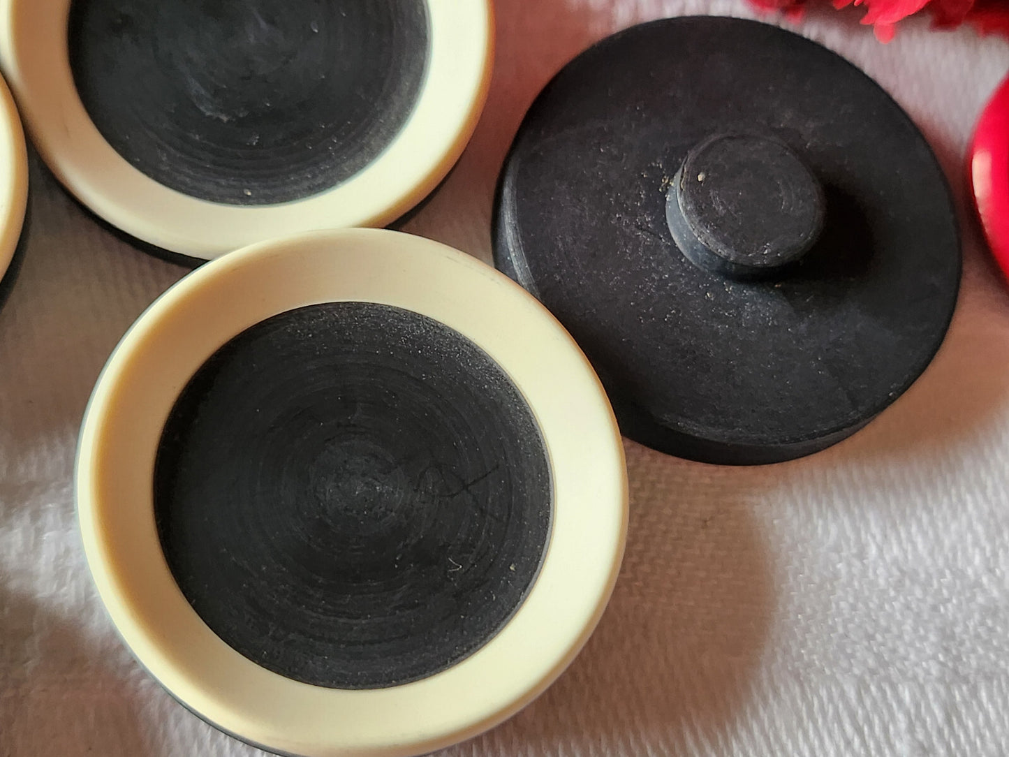 Lot 6 gros boutons vintage noir et blanc mat pied 2,9 cm ref 3117