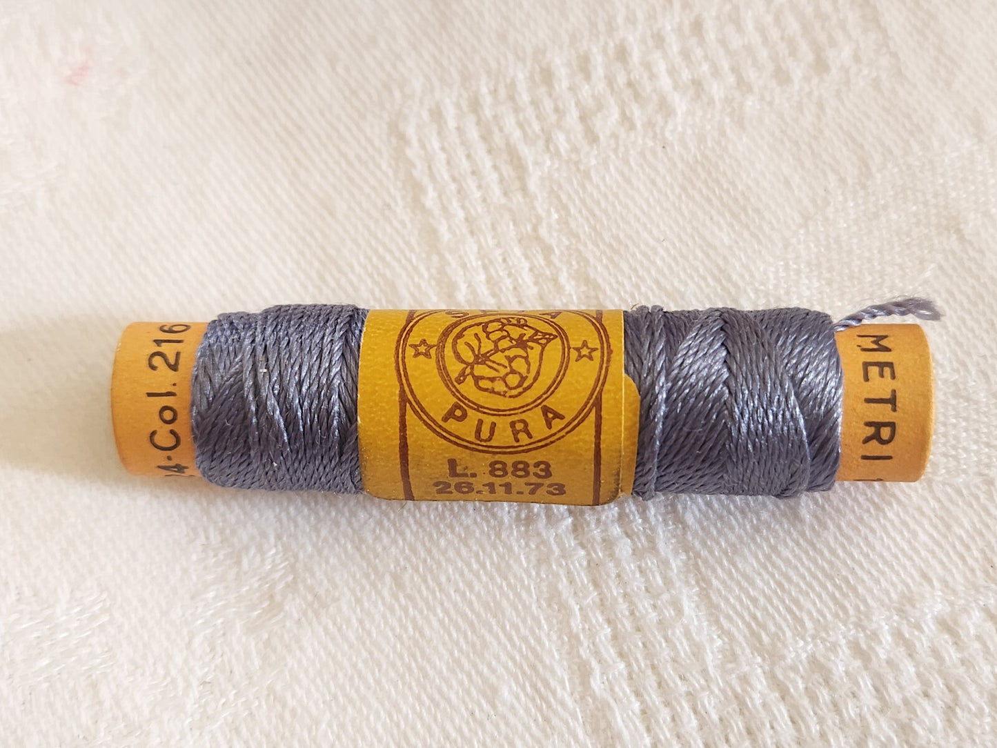 Bobine ancienne pur fil de soie vintage bleu gris broderie n°215 T5
