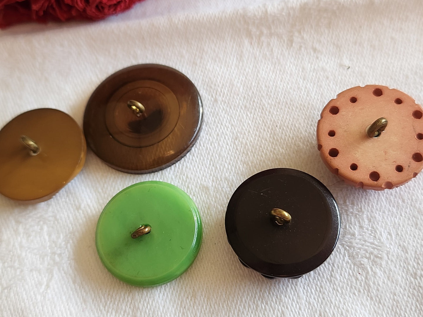 Collection lot 5 boutons anciens originaux diamètre 2,1 à 2,6 cm ref 5737