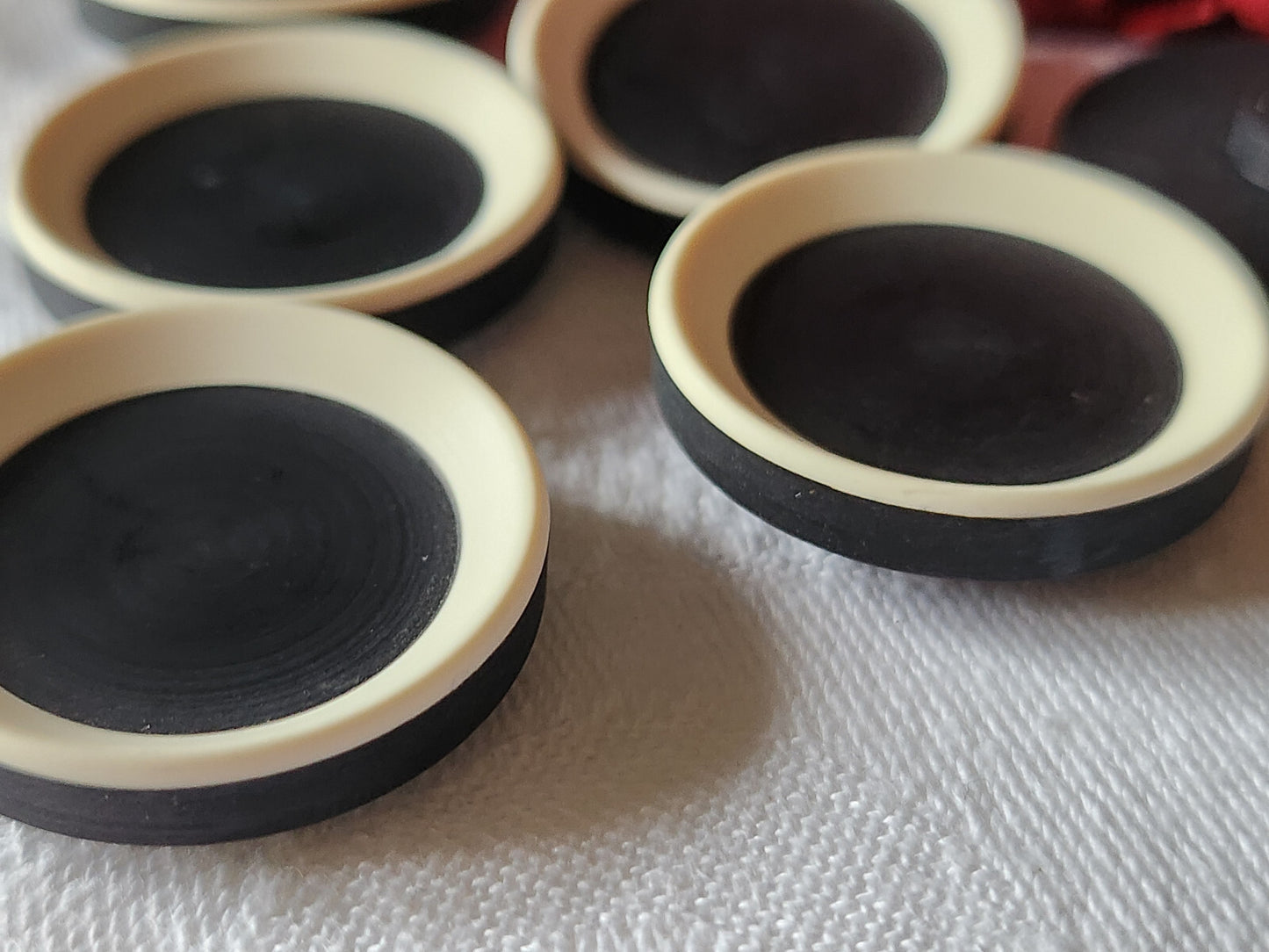 Lot 6 gros boutons vintage noir et blanc mat pied 2,9 cm ref 3117