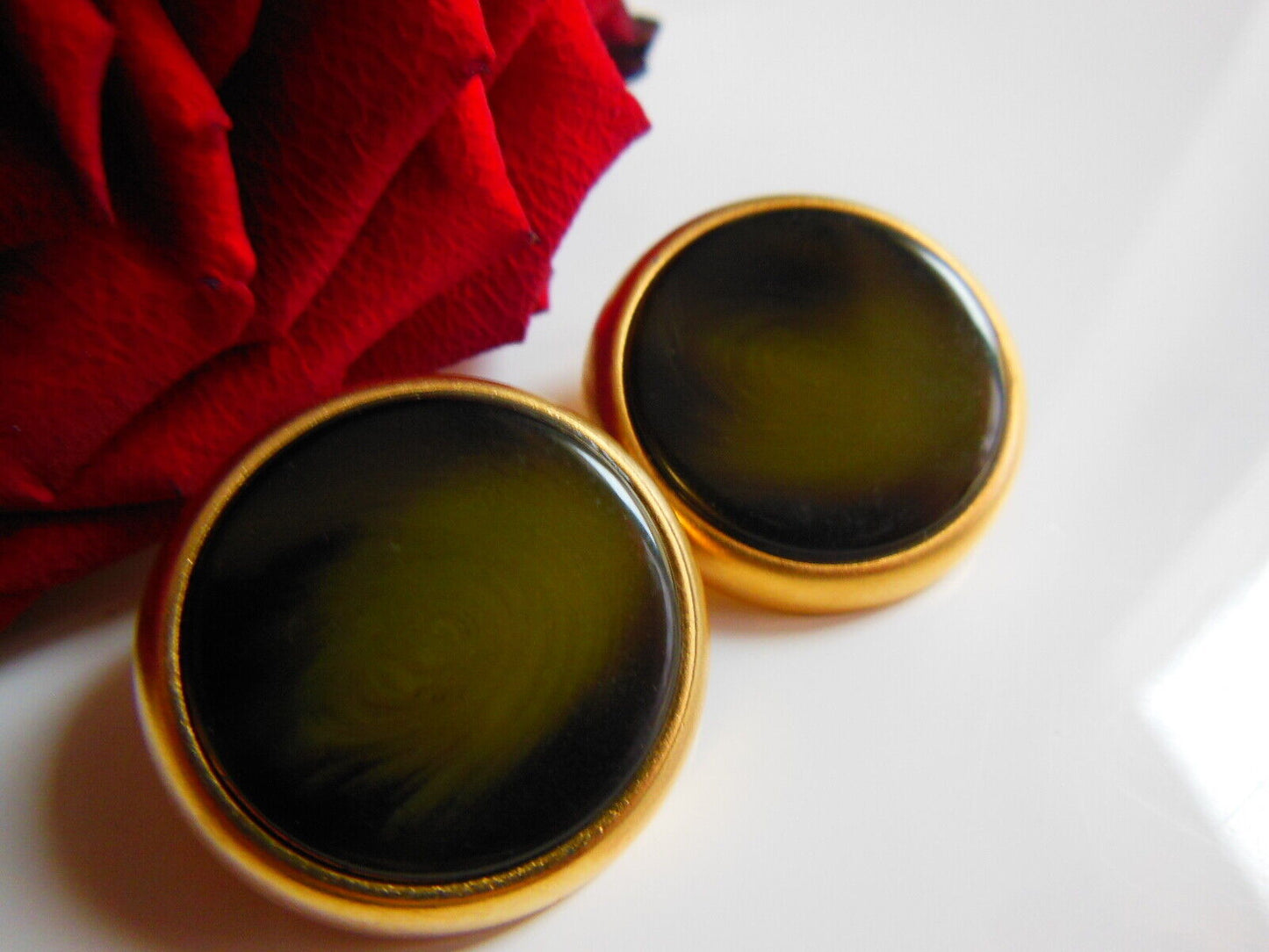 Duo boutons vintage doré et vert à pied diamètre 2,4 cm D16S