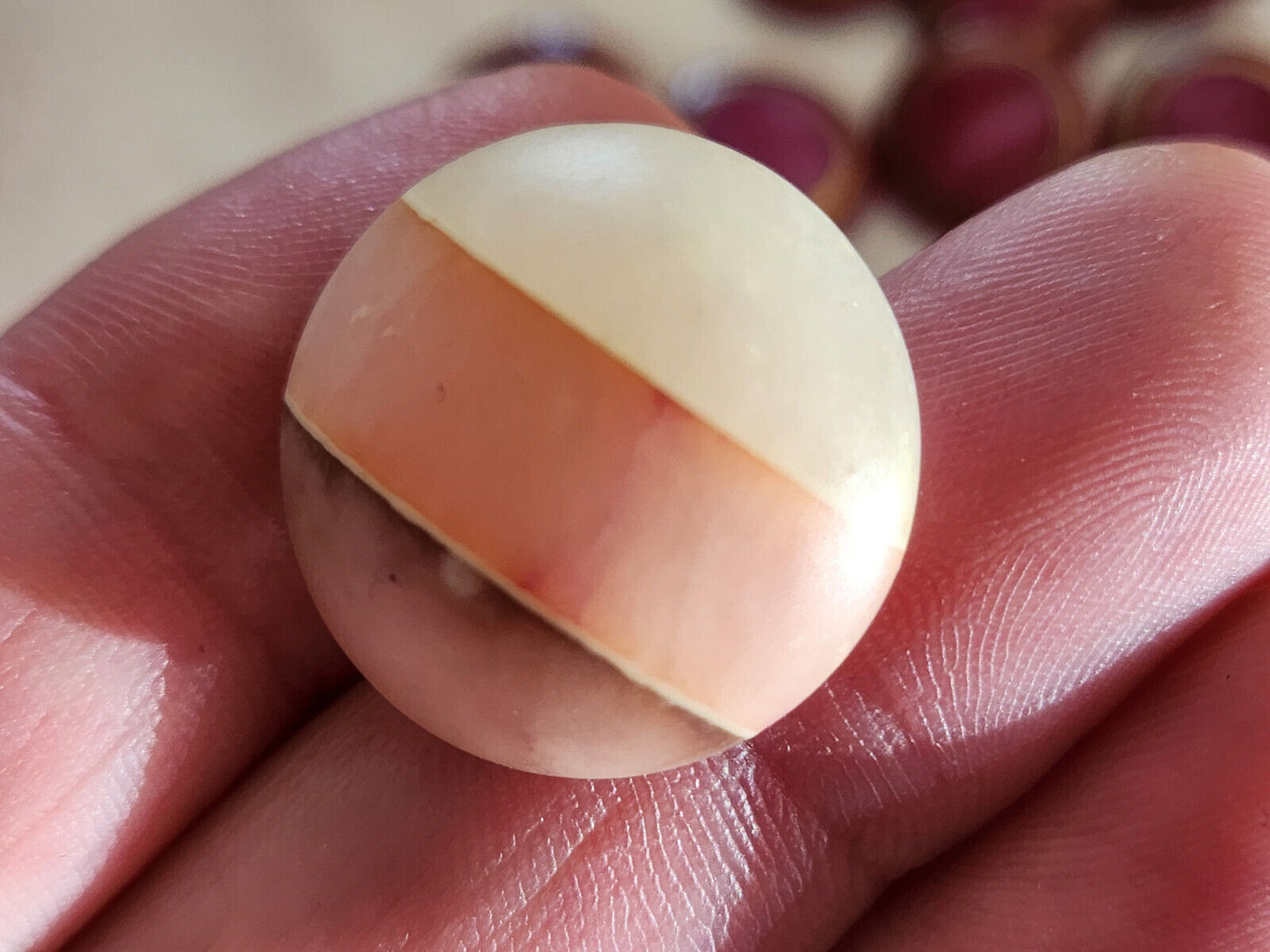 Ancien bouton en verre depoli rose pied camaieu 2,1 cm G2B
