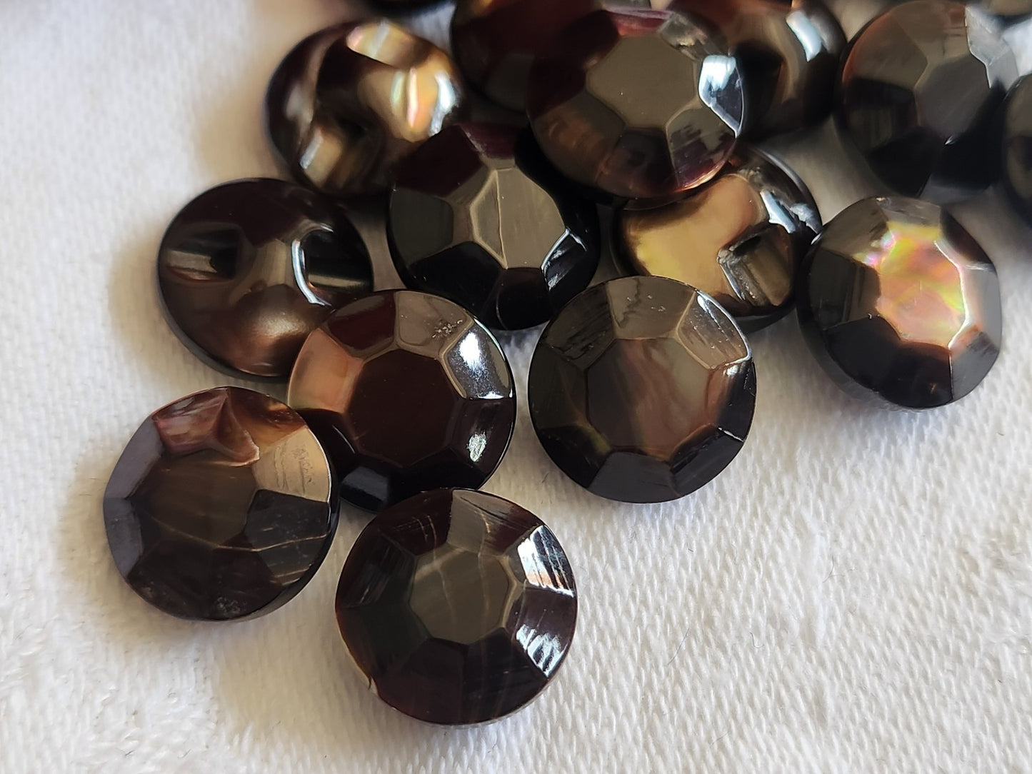 Lot 6 boutons anciens en nacre marron facette effet strass pied 1;2 cm ref 1678