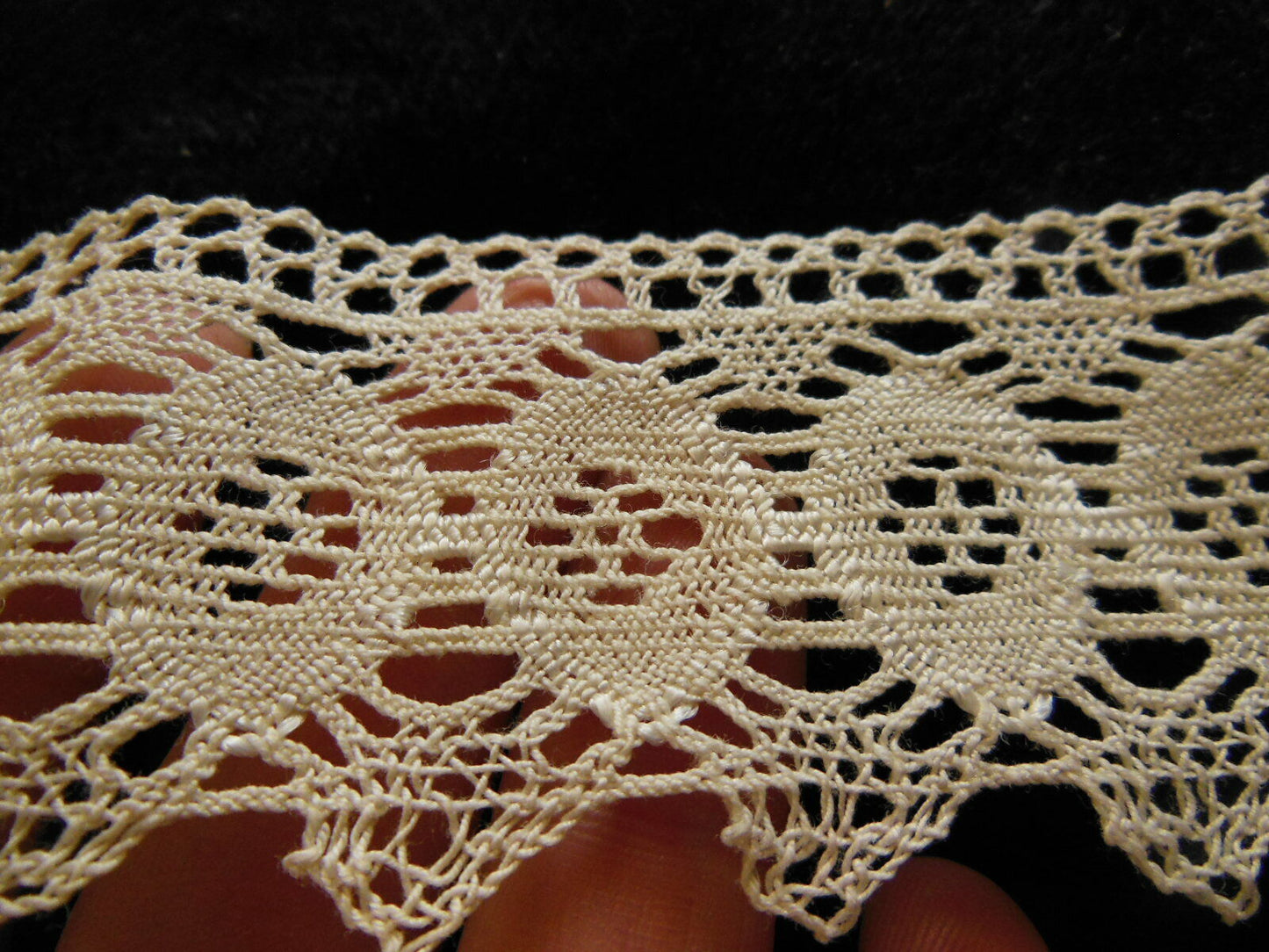 Duo dentelles anciennes crochet rehaussé de fil lumineux T1-9