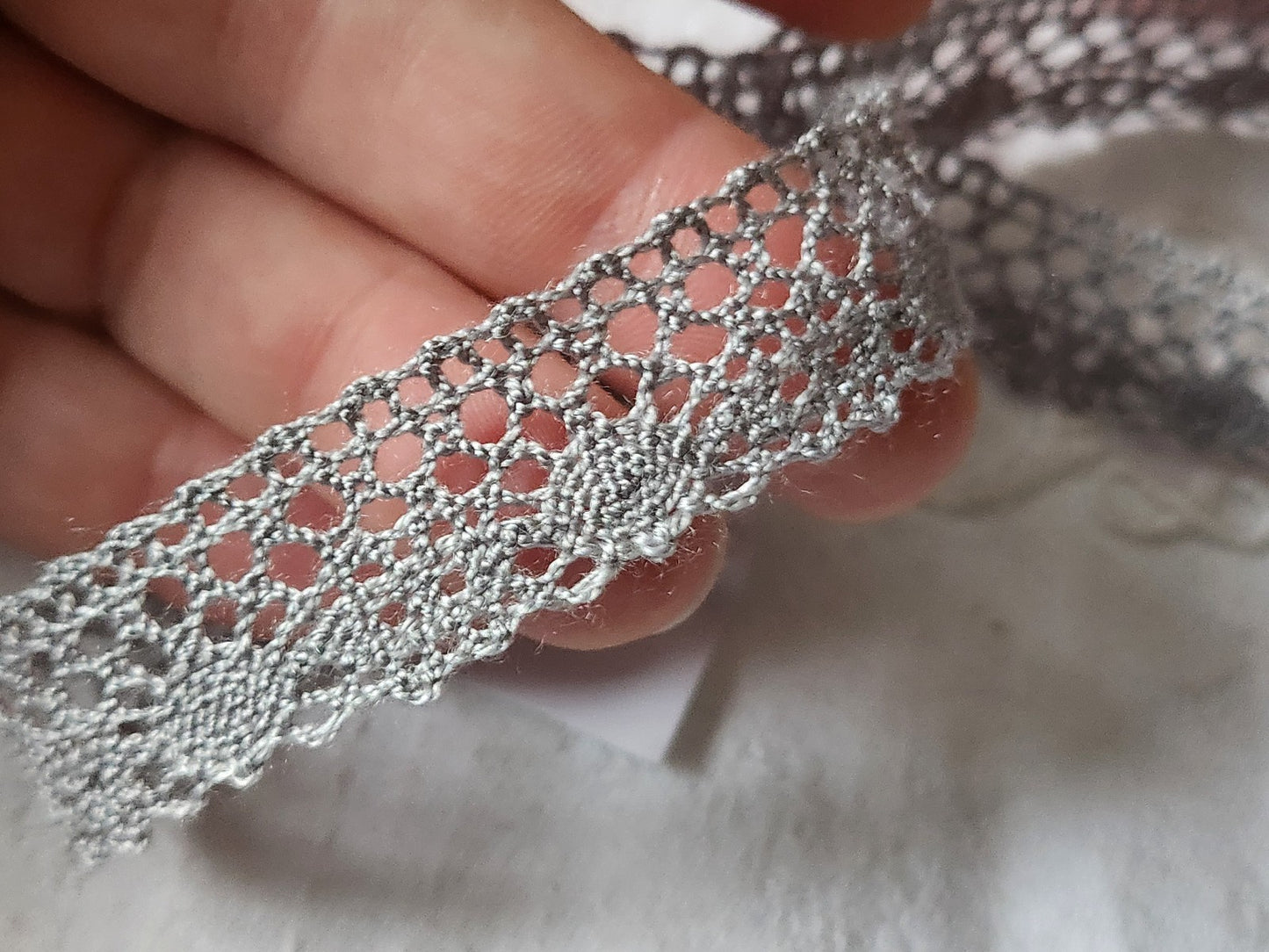 Dentelle vintage gris / grise coton 3 métres sur 1,7 cm A3