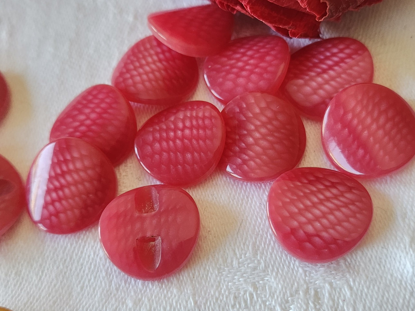 Lot 13 boutons vintage à pied rose quadrillé 1,7 cm (11) et 2,3 cm (2) ref 5069