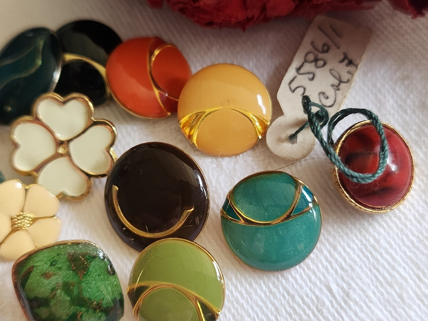 Lot 13 boutons vintage en métal panaché 1,1 à 1,5 cm ref 1404