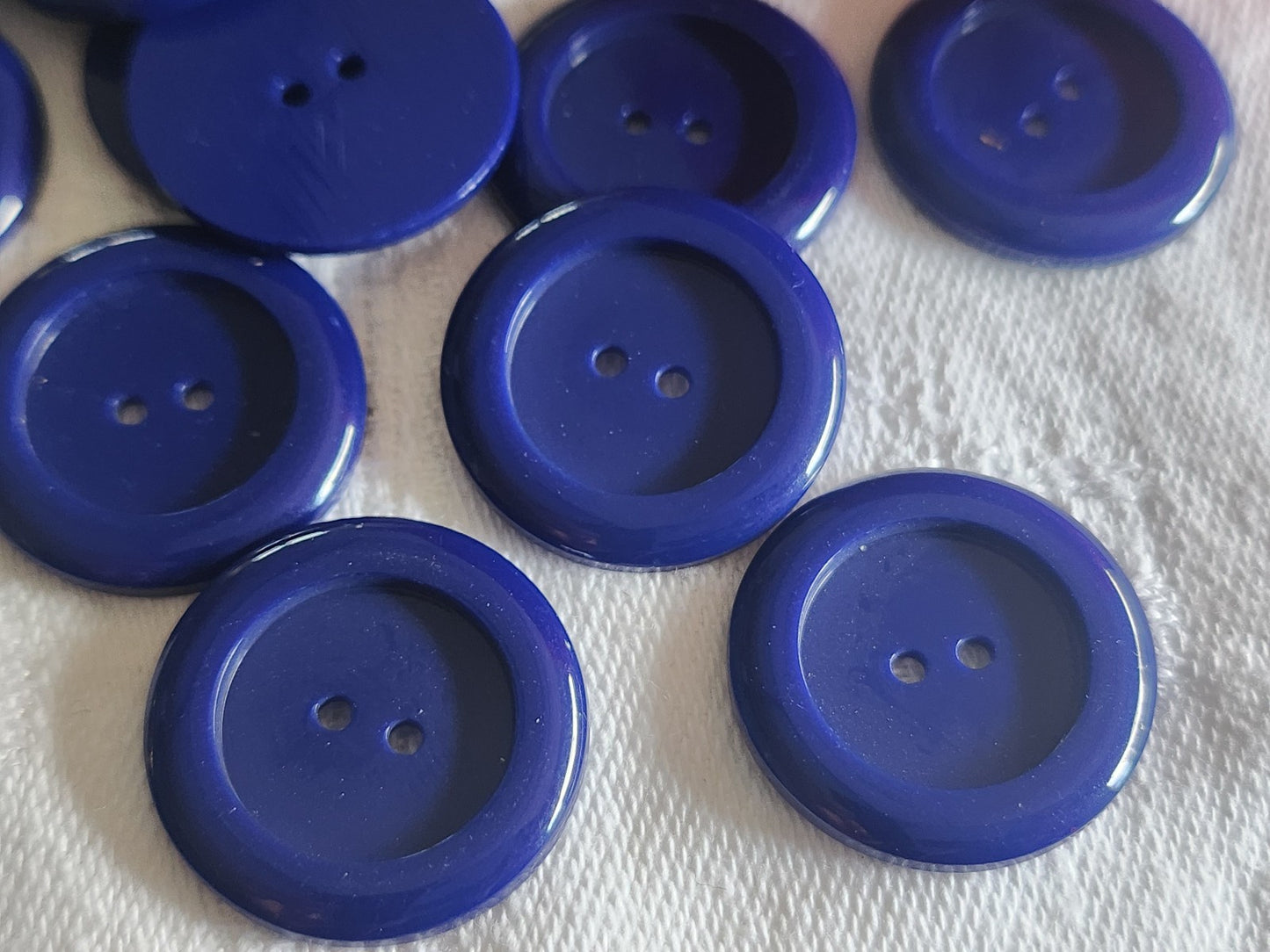 Lot 11 boutons vintage bleu foncé classique 2,2 cm ref 2856