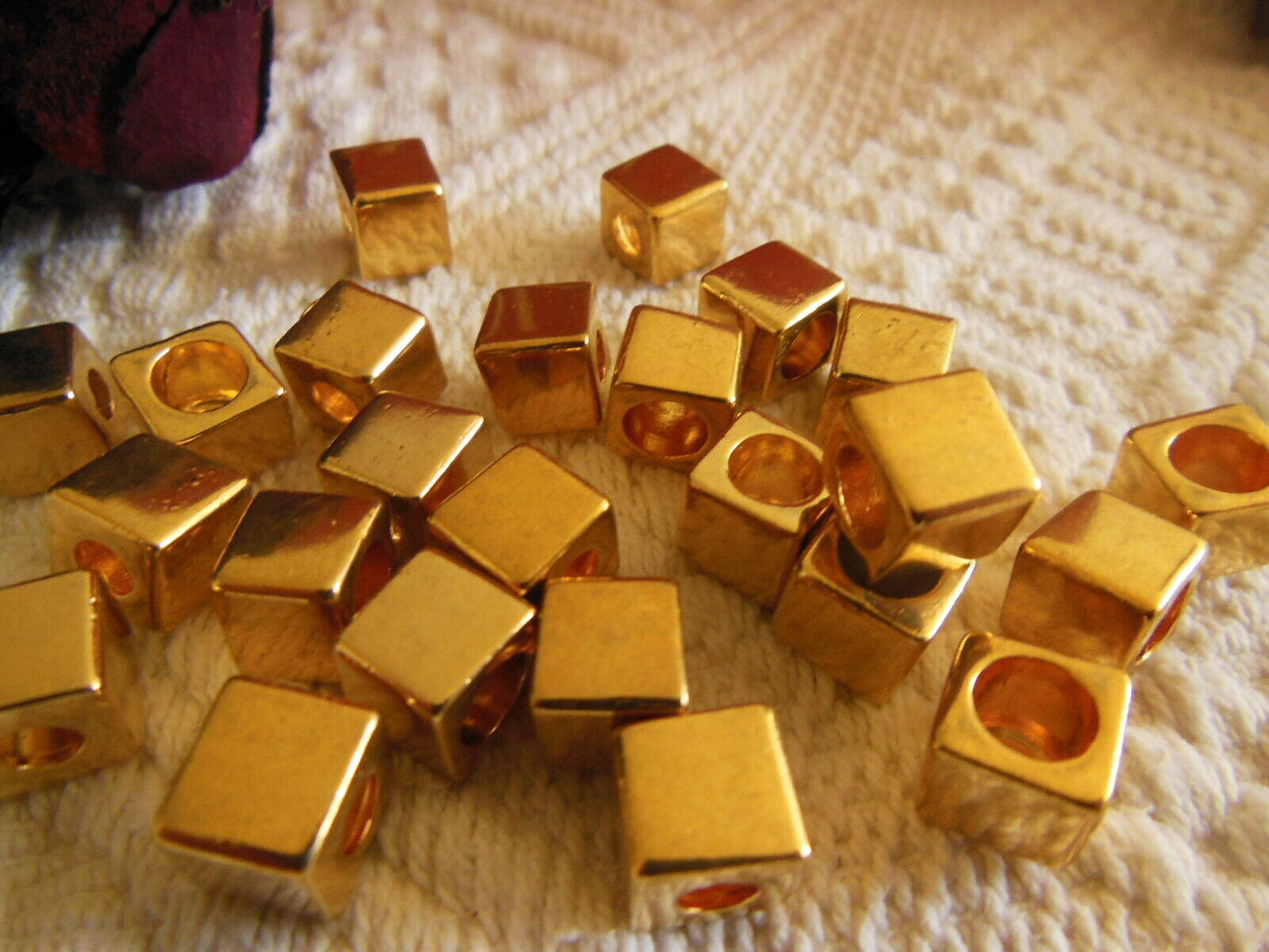 Lot 4 embouts pour cordon en métal doré mercerie couture ou création bijoux T17