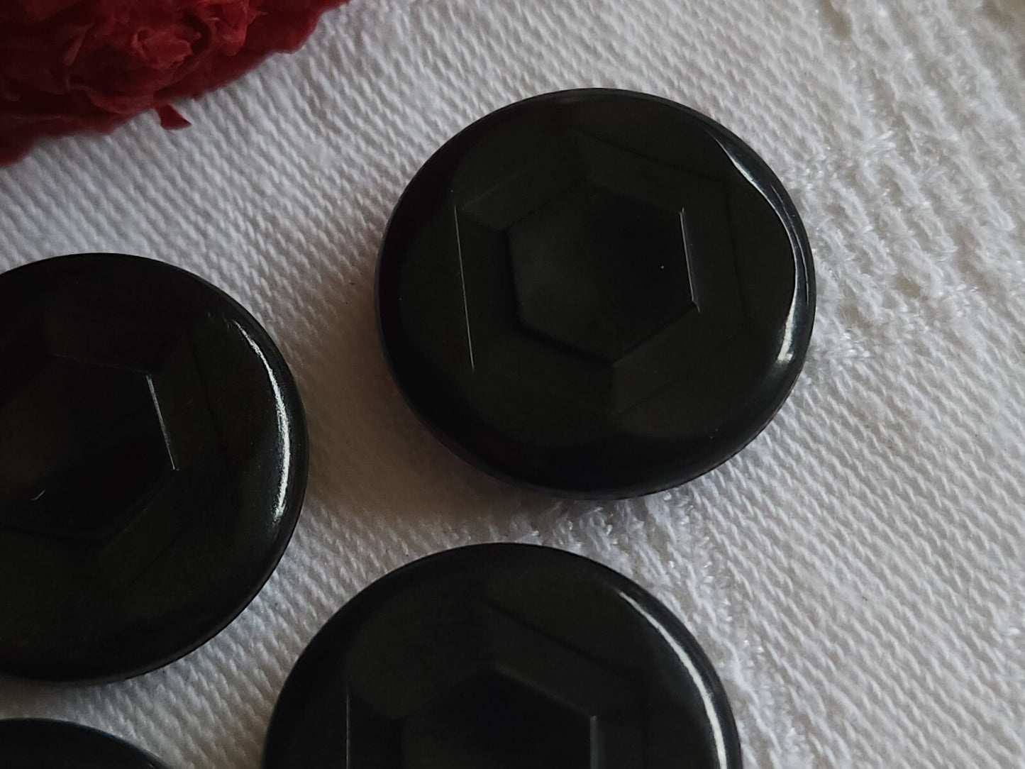 lot 5 boutons anciens en corozo collection noir 2,2 cm pied ref 0040