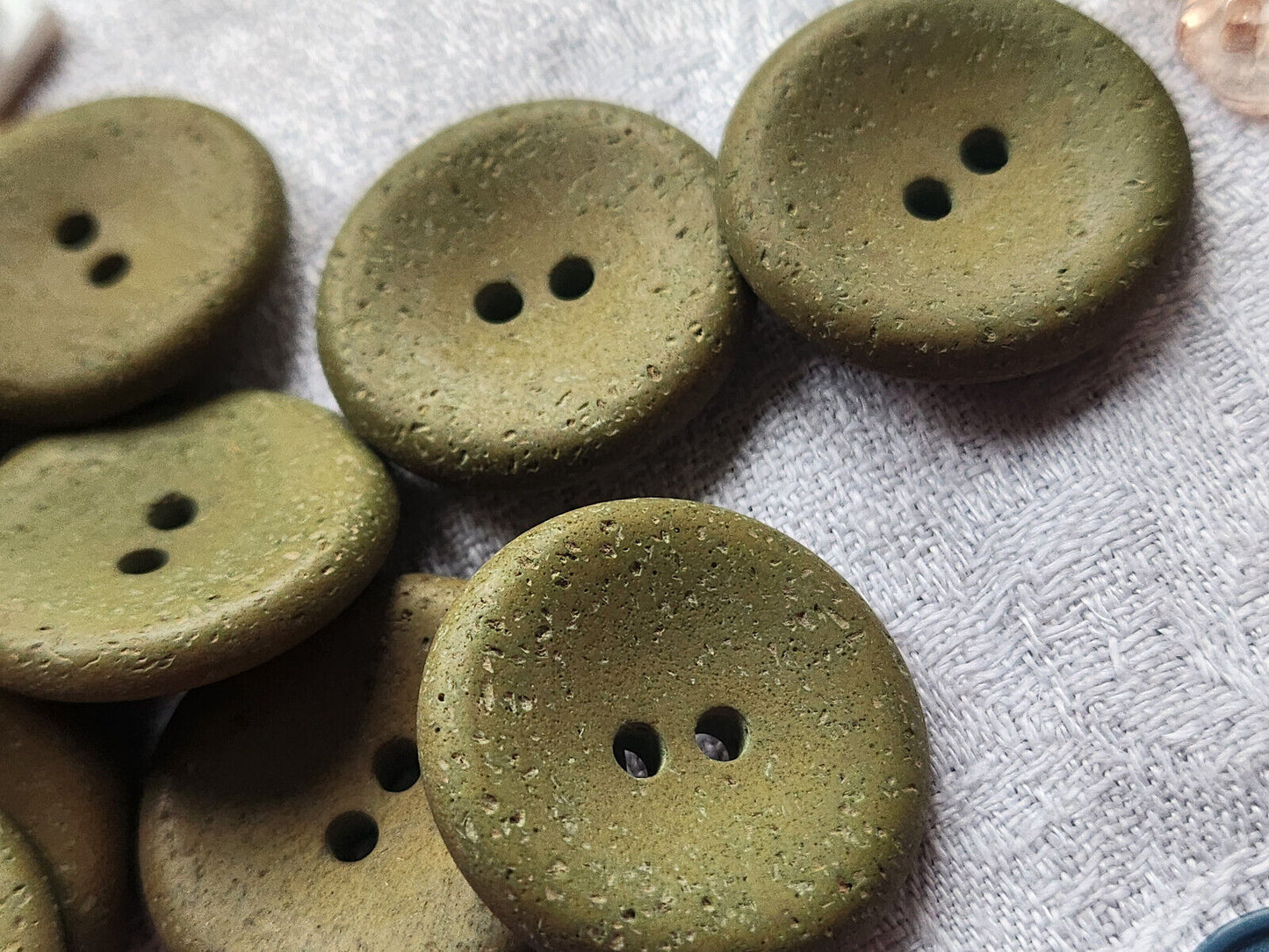 Lot 6 gros boutons vintage vert effet composite mat trou 2,8 cm ref 200