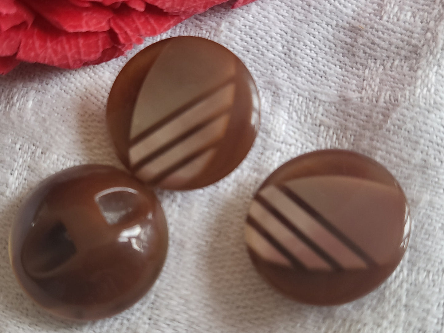 Trio boutons vintage marron avec inclusion à pied bijoux diamètre 1,7 cm D10C