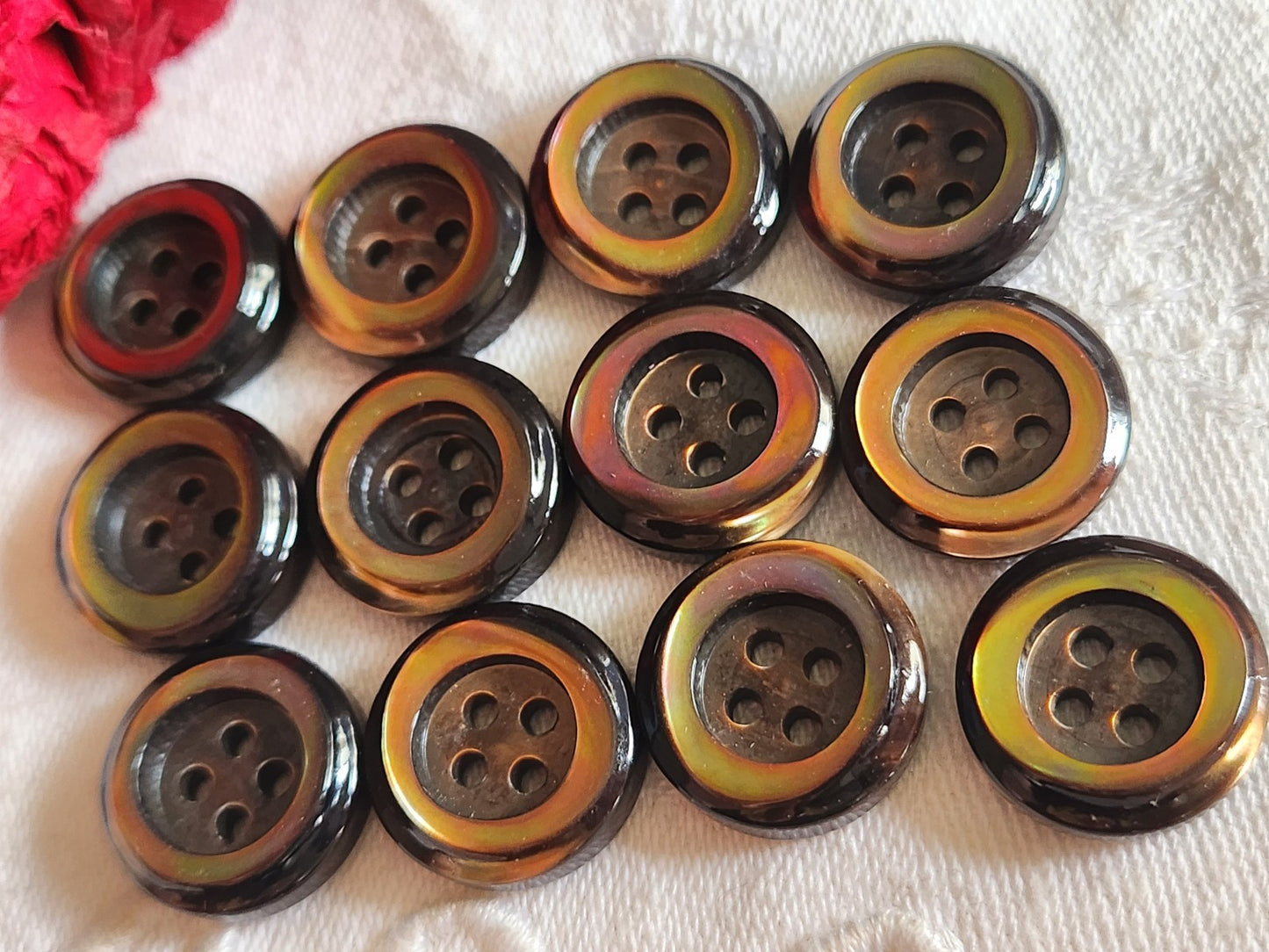 Lot 12 boutons anciens en nacre marron épais bord 1,7 cm lourd ref 6023