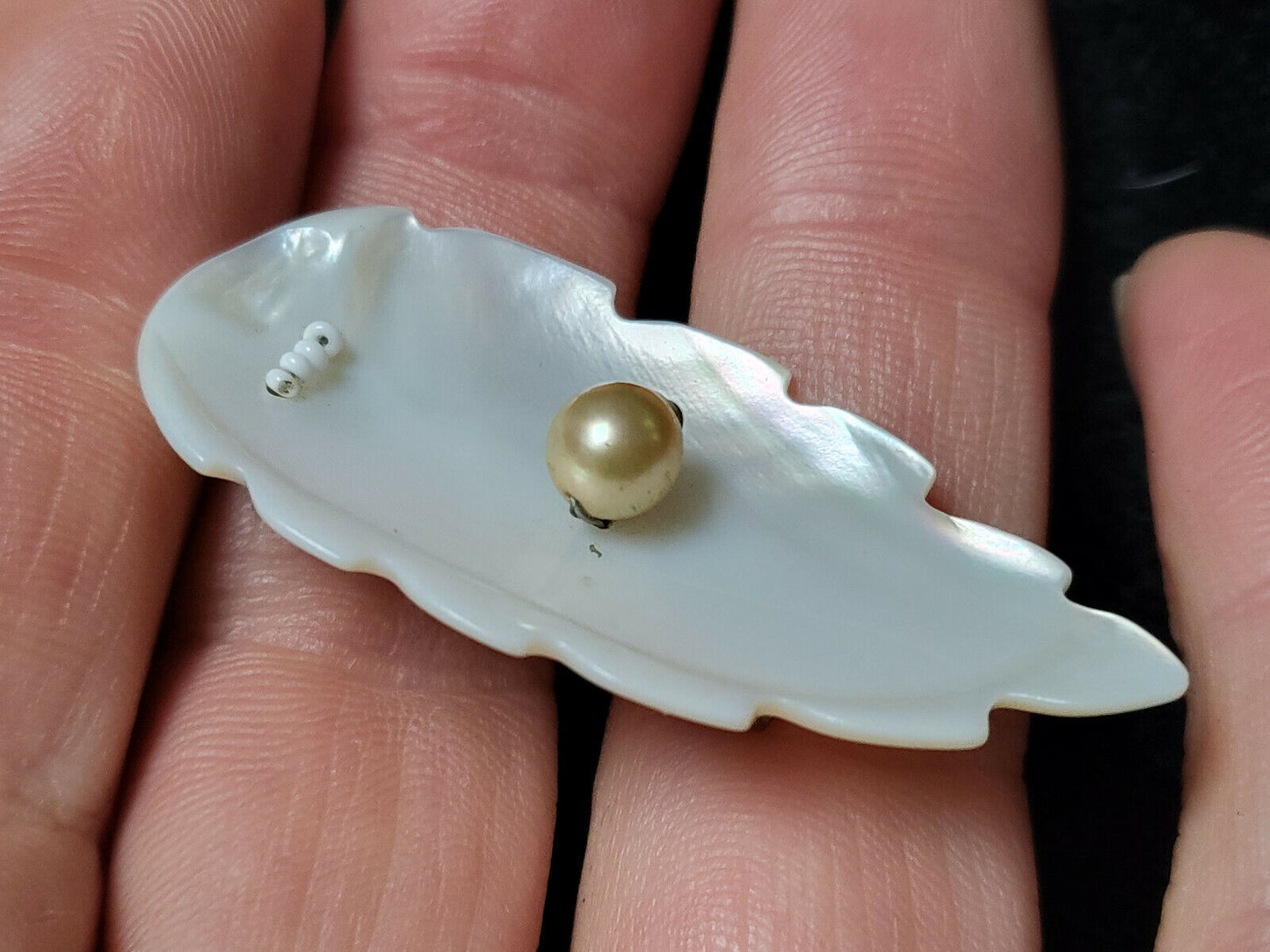 Broche vintage en nacre made in France 4,7 cm