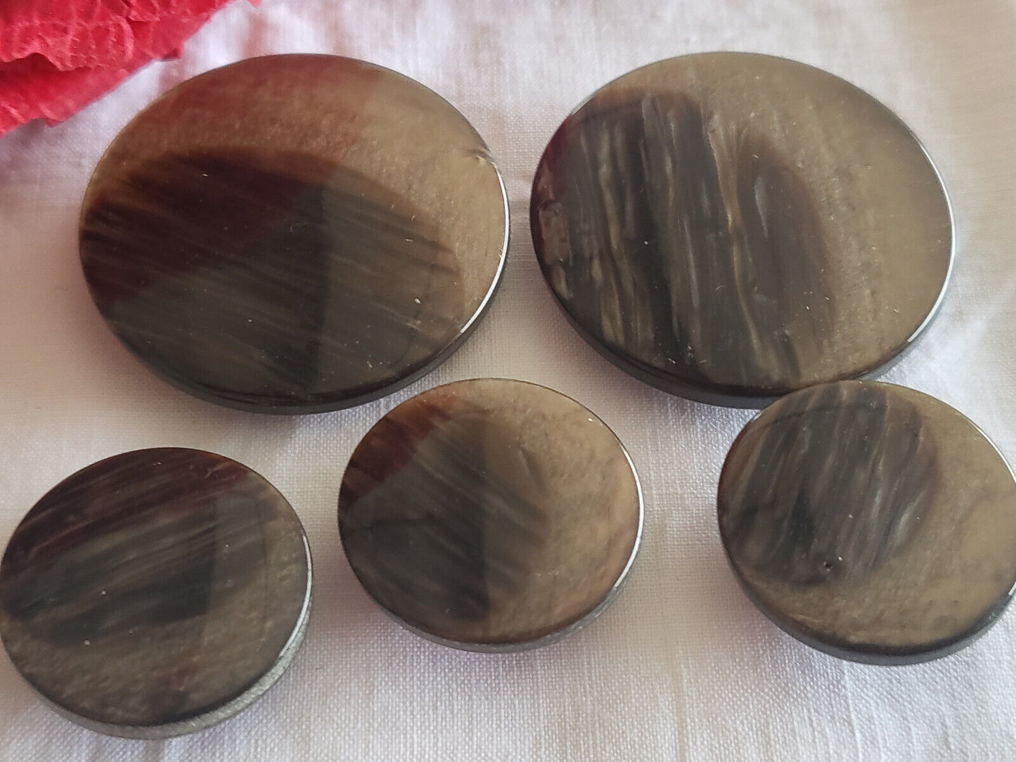 Lot 5 boutons vintage panaché marron nacré panaché 1,8 cm et 2,6 cm ref 5902