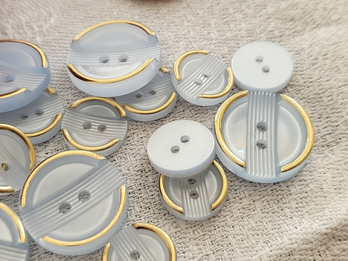 Lot 16 boutons vintage bleu tendre doré 2 diamètre panaché 1,2 et 1,7 ref 2969