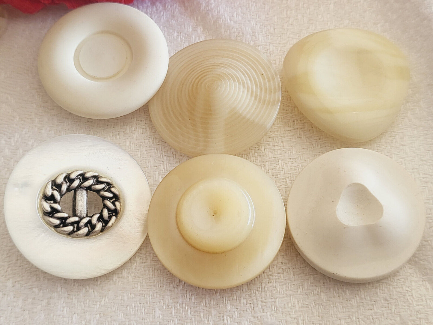 Lot 6 gros boutons vintage blanc crème panaché pied 2,7 /2,8 cm ref 1892