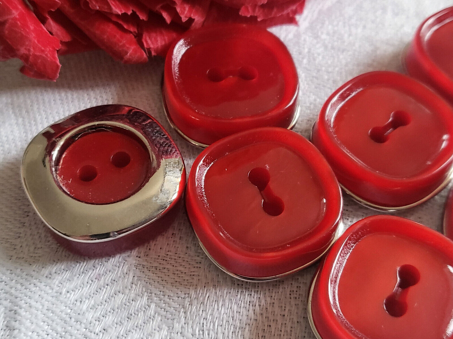 Lot 9 épais boutons vintage rouge argenté à trous diamètre 2,1 cm ref 876