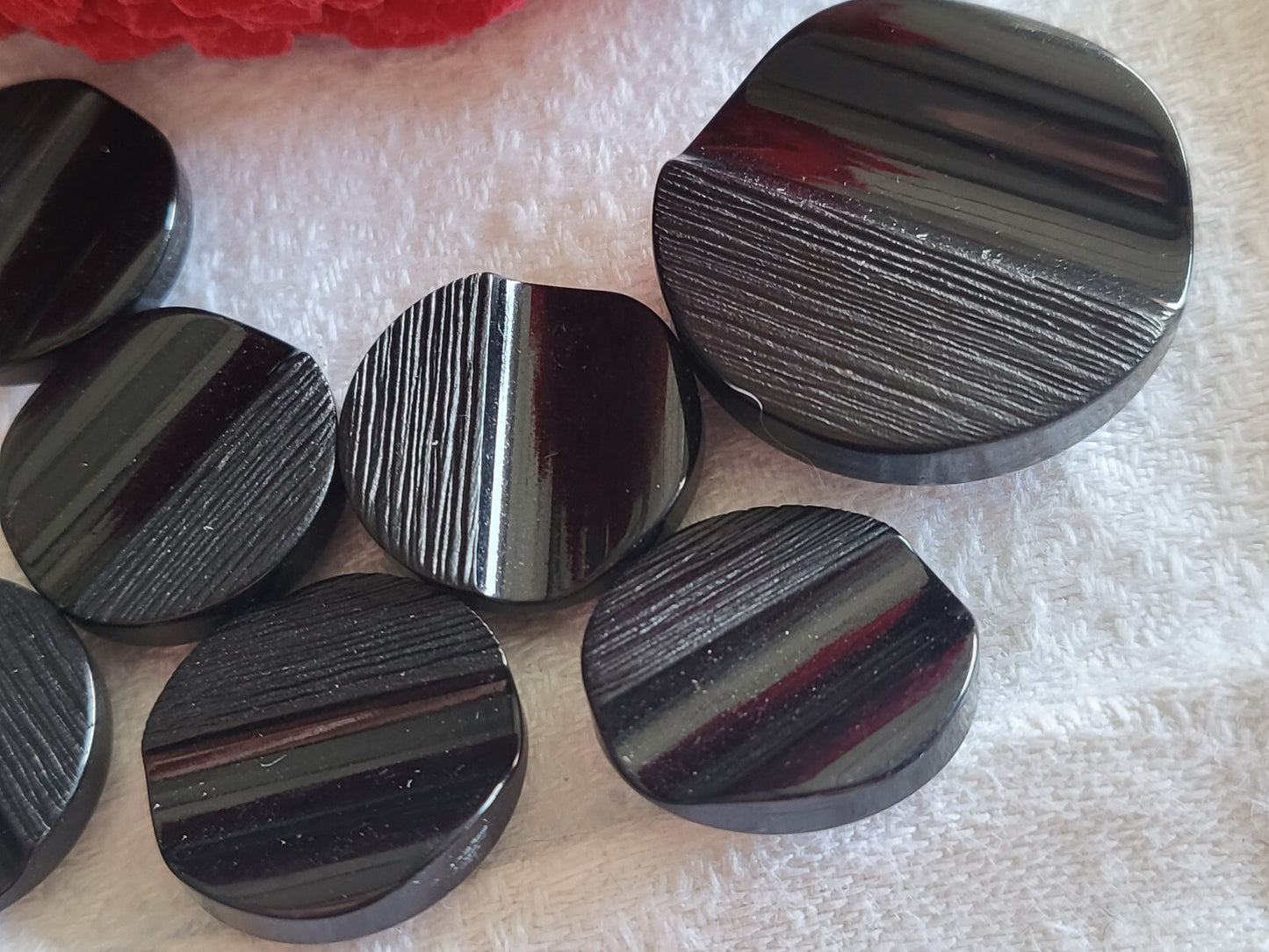 Lot 7 jolis boutons vintage noir lumineux à pied 1,7 et 2,6 cm ref 3368