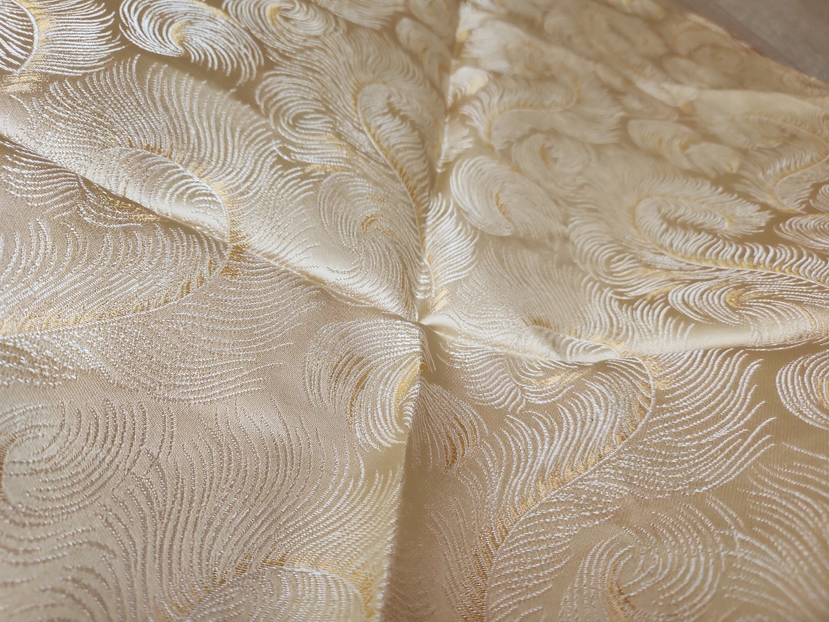 Tissu vintage soyeux beige motif plume broché? 1 m 70 sur 1 m 30 B4
