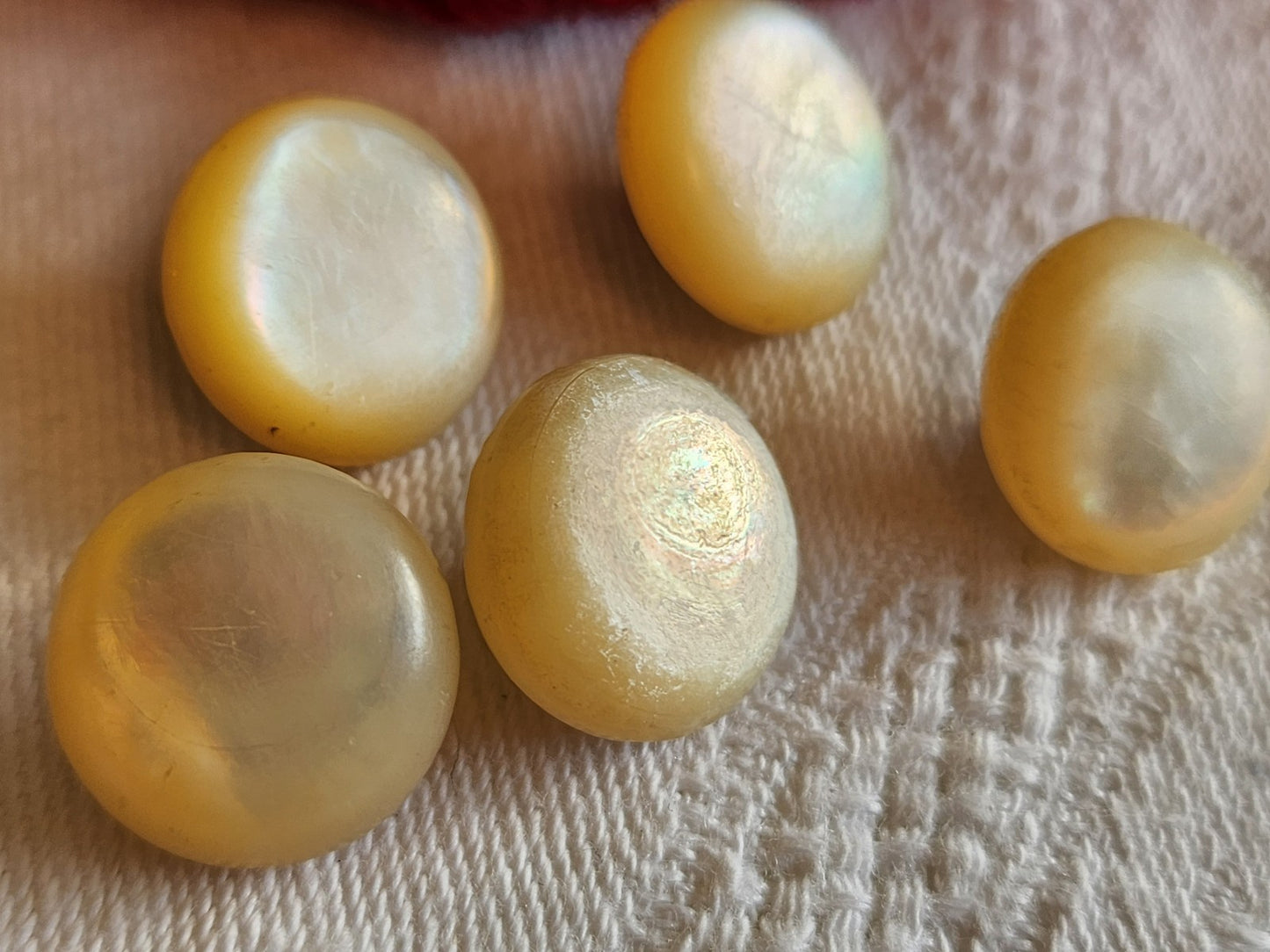 Lot 5 boutons anciens en nacre demi sphere pied métal 1,5 cm ref 5690