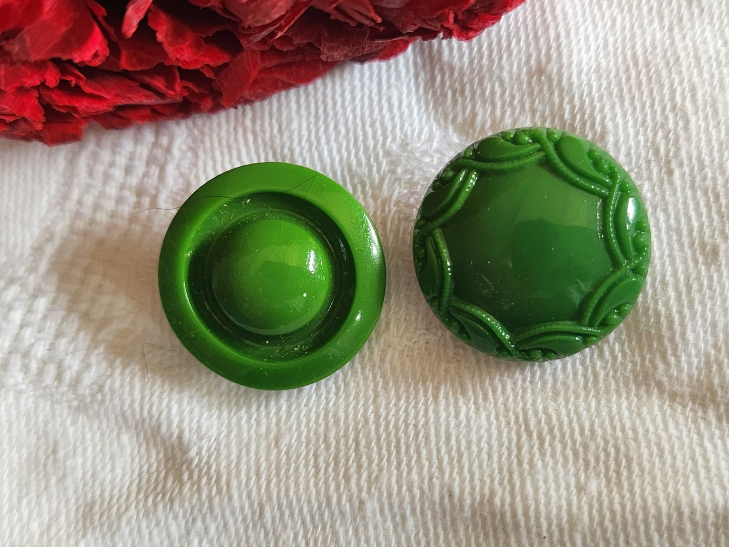 Duo boutons vintage en verre teinte verte travaillé 1,8 cm G19B