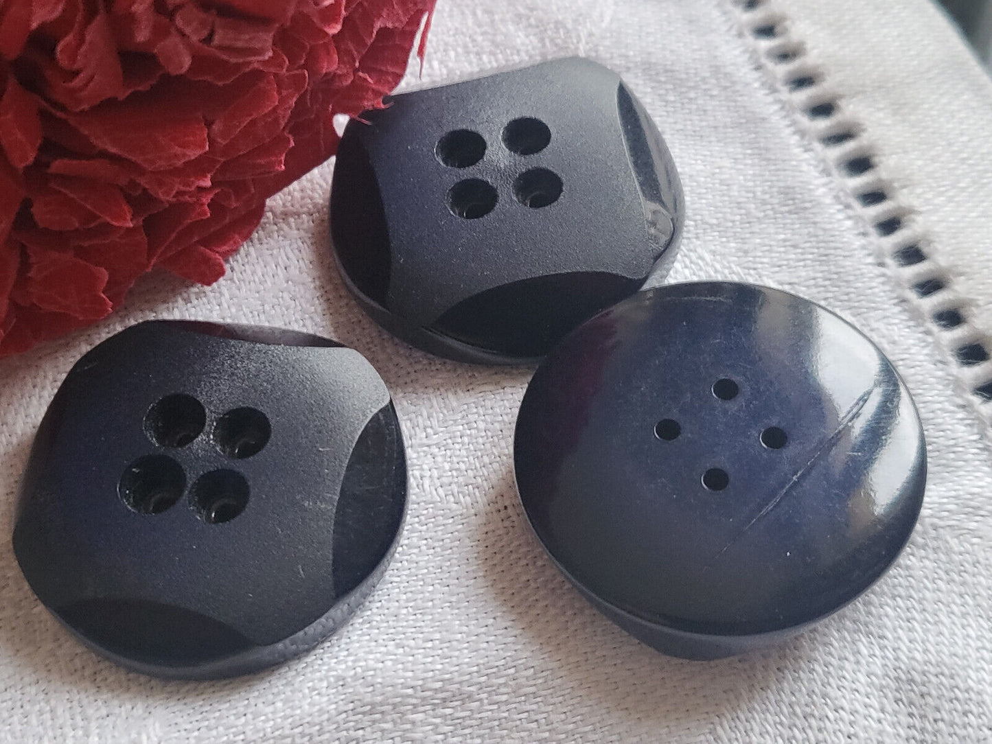 Trio gros boutons vintage bleu foncé épais 4 trous 2,7 cm ref 1103