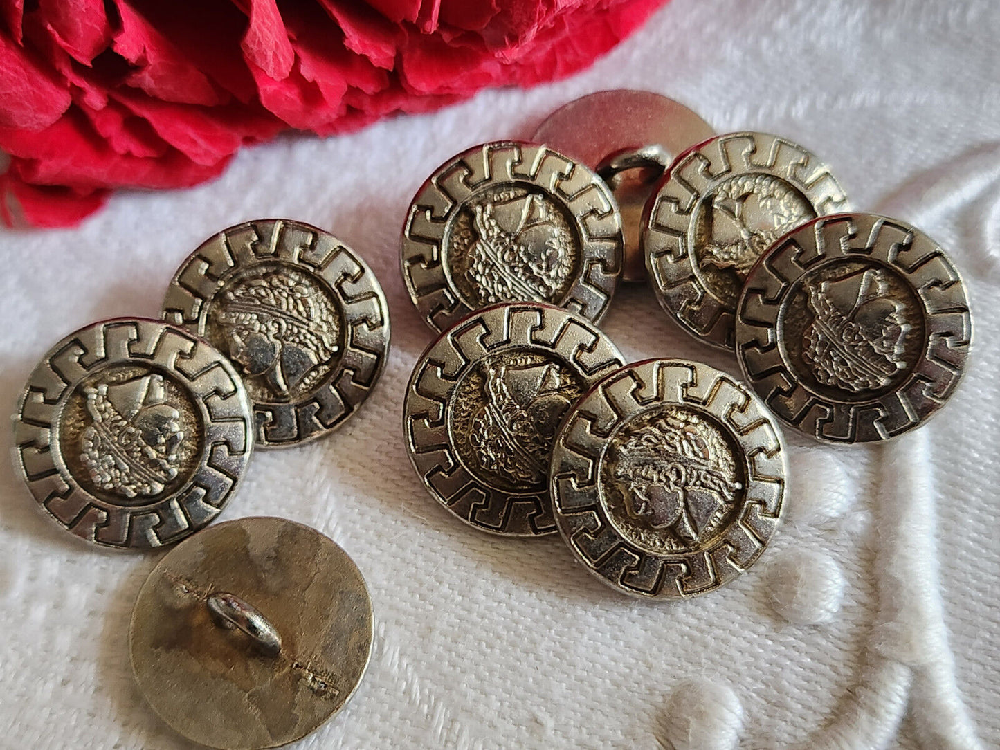 Lot 9 boutons vintage en métal argenté grec pied diamètre 1,5 cm ref 844