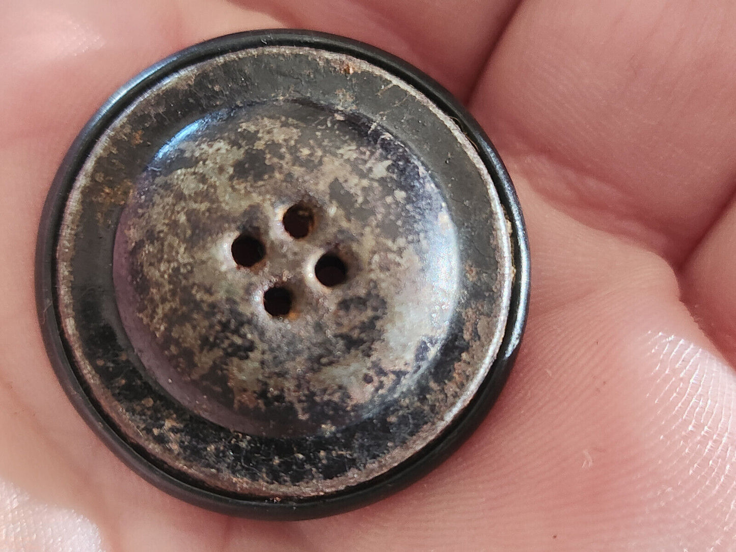 Collection bouton ancien metal et nacre rustique à trous 2,7 cm G2J