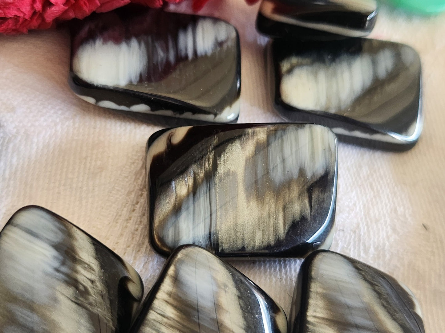 Lot 8 gros boutons vintage noir reflet nacré 2 sur 2,8 cm pied ref 891