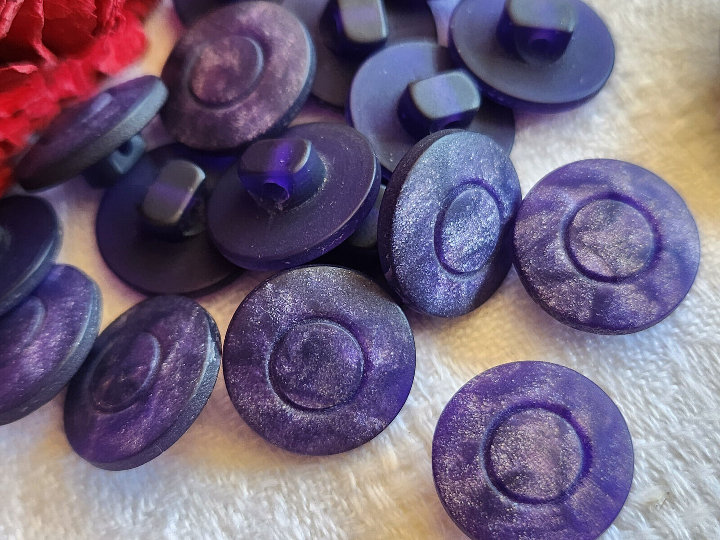 Lot 16 boutons vintage violet lumineux à pied diamètre 1,4 cm ref 5072