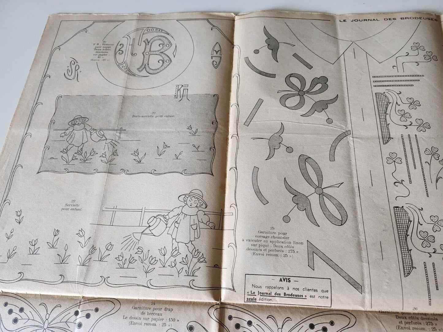Le journal des brodeuses 1953 n° 696 lingerie aumônière brassards alphabet