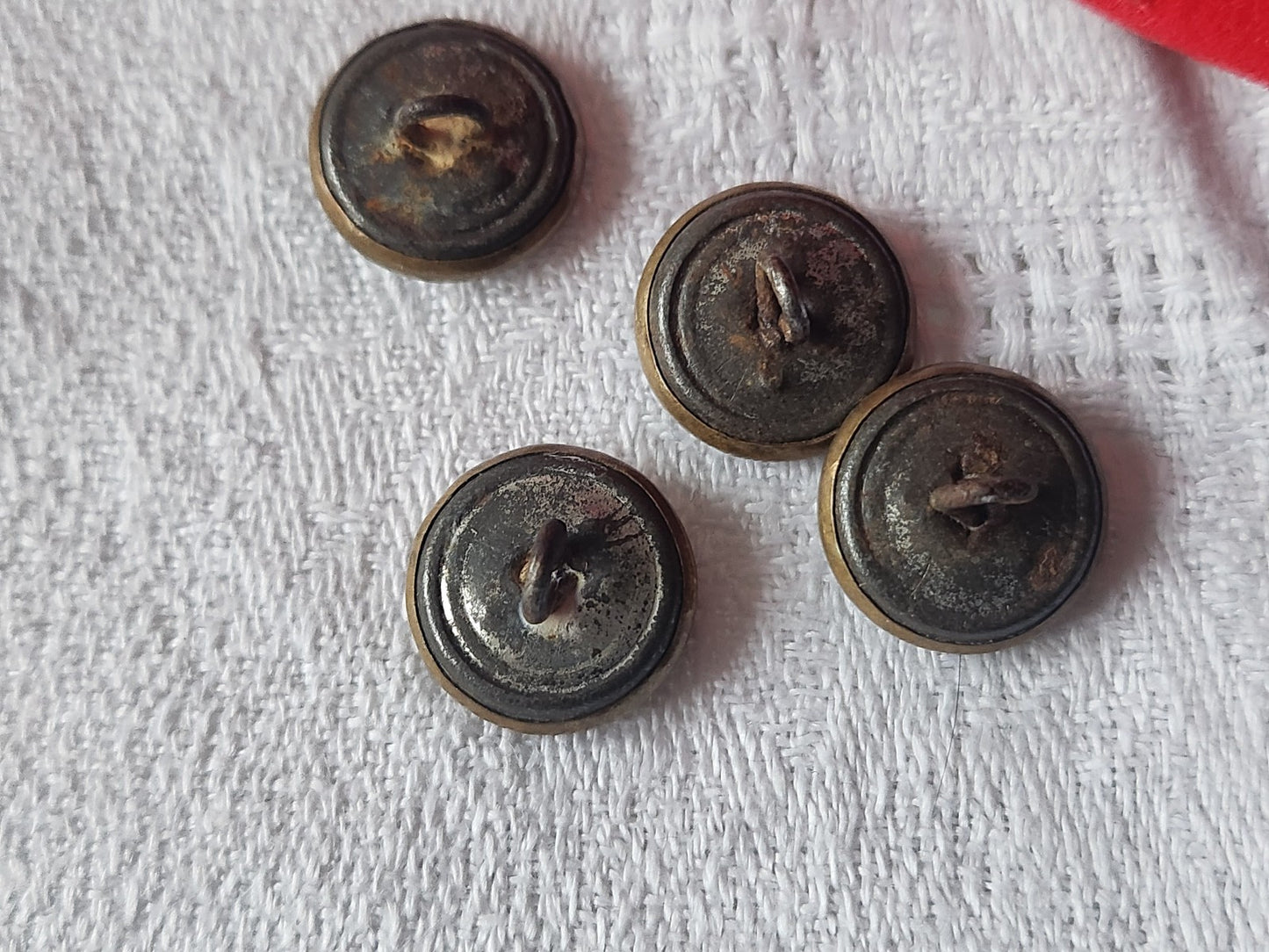 Lot 4 boutons anciens en métal coeur en nacre petits 1,3 cm D13D