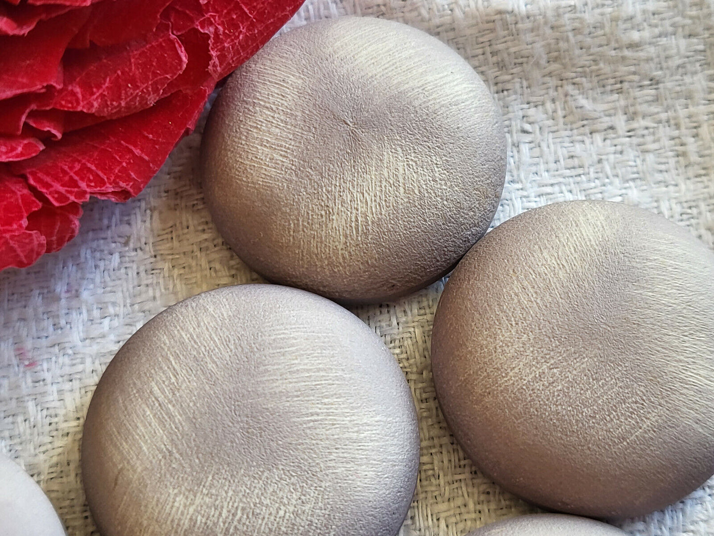 Lot 6 gros boutons vintage gris/parme effet peint bombé à pied 2,6 cm ref 5443