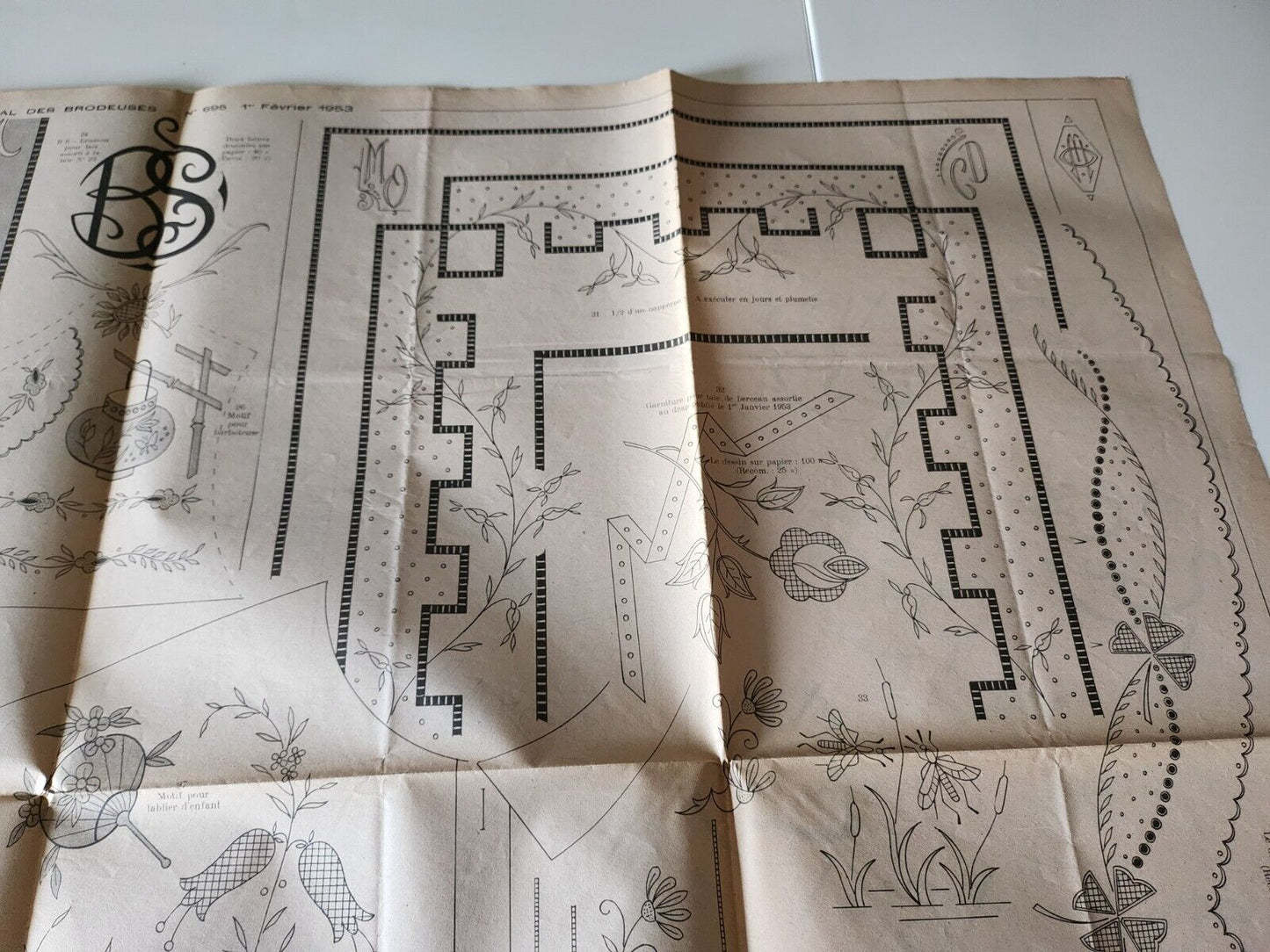 Le journal des brodeuses 1953 n° 695 barboteuse nappe à thé service taie