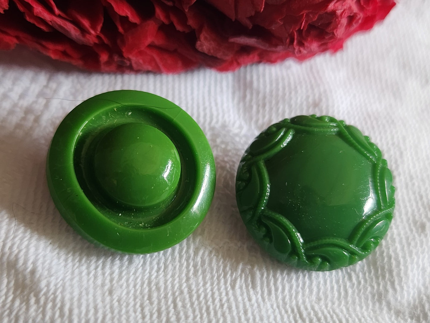 Duo boutons vintage en verre teinte verte travaillé 1,8 cm G19B