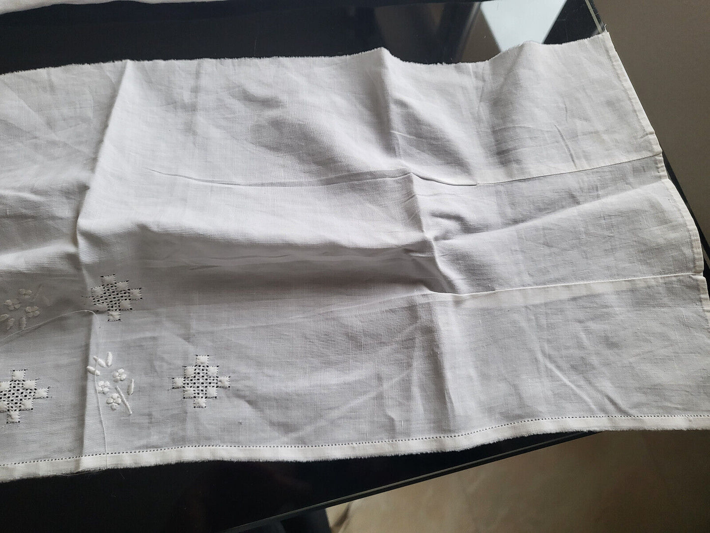 Broderie ancienne partie de plastron chemisier pour création broderie T6
