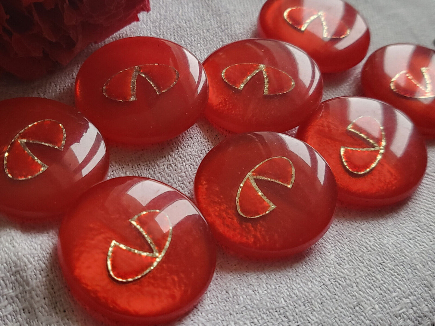 Lot 6 ou 10 boutons vintage rouge inclusion pied à pied 1,4 à 2,6 cm