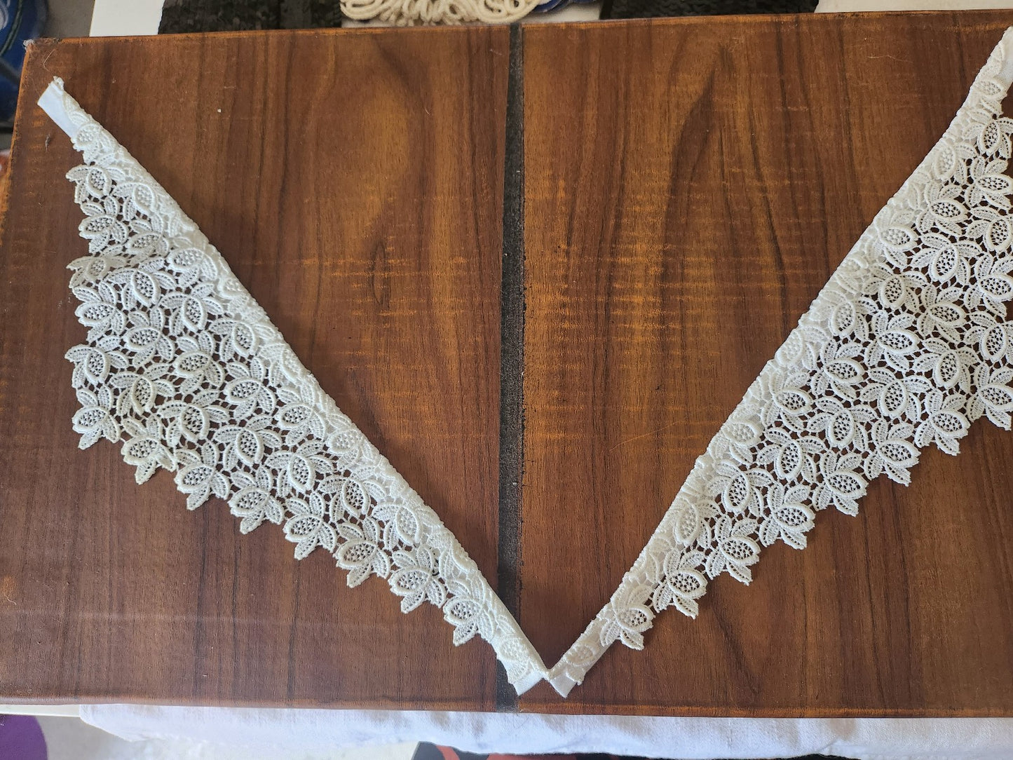 Ancien col en tissu dentelle broderie B3-5