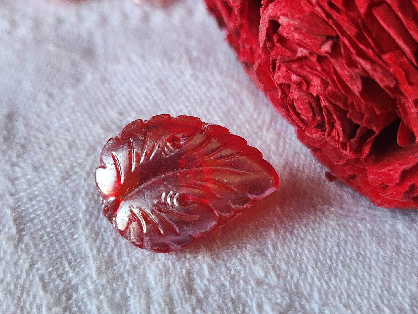 Bouton vintage en verre collection forme feuille 1,5 sur 2 cm D11F
