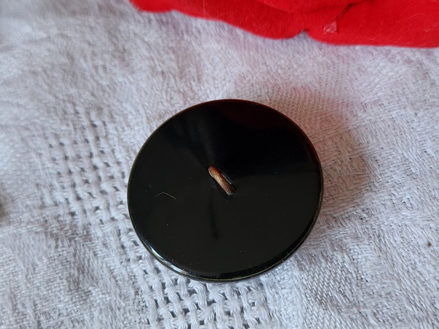 Gros bouton ancien 3 cm volume pied laiton G19K