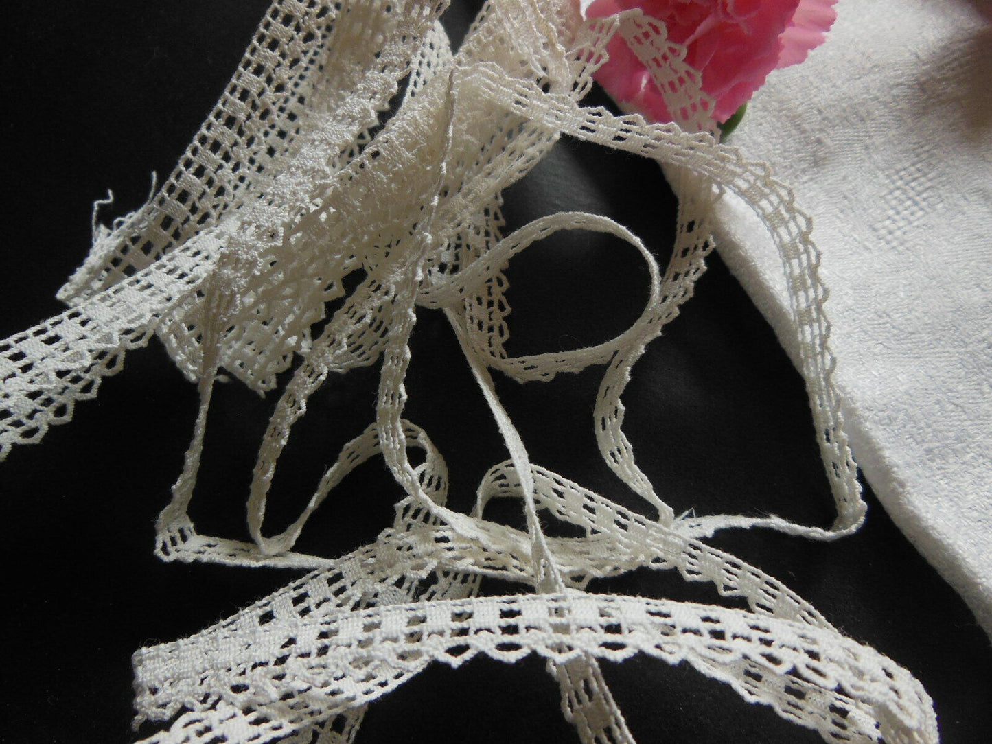 Dentelle ancienne dentelée 2 mètres 70 sur 1 cm t1-49