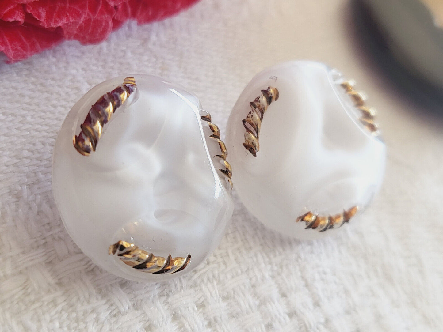 Duo boutons anciens en verre doré blanc laiteux vintage 1,7 cm G9H