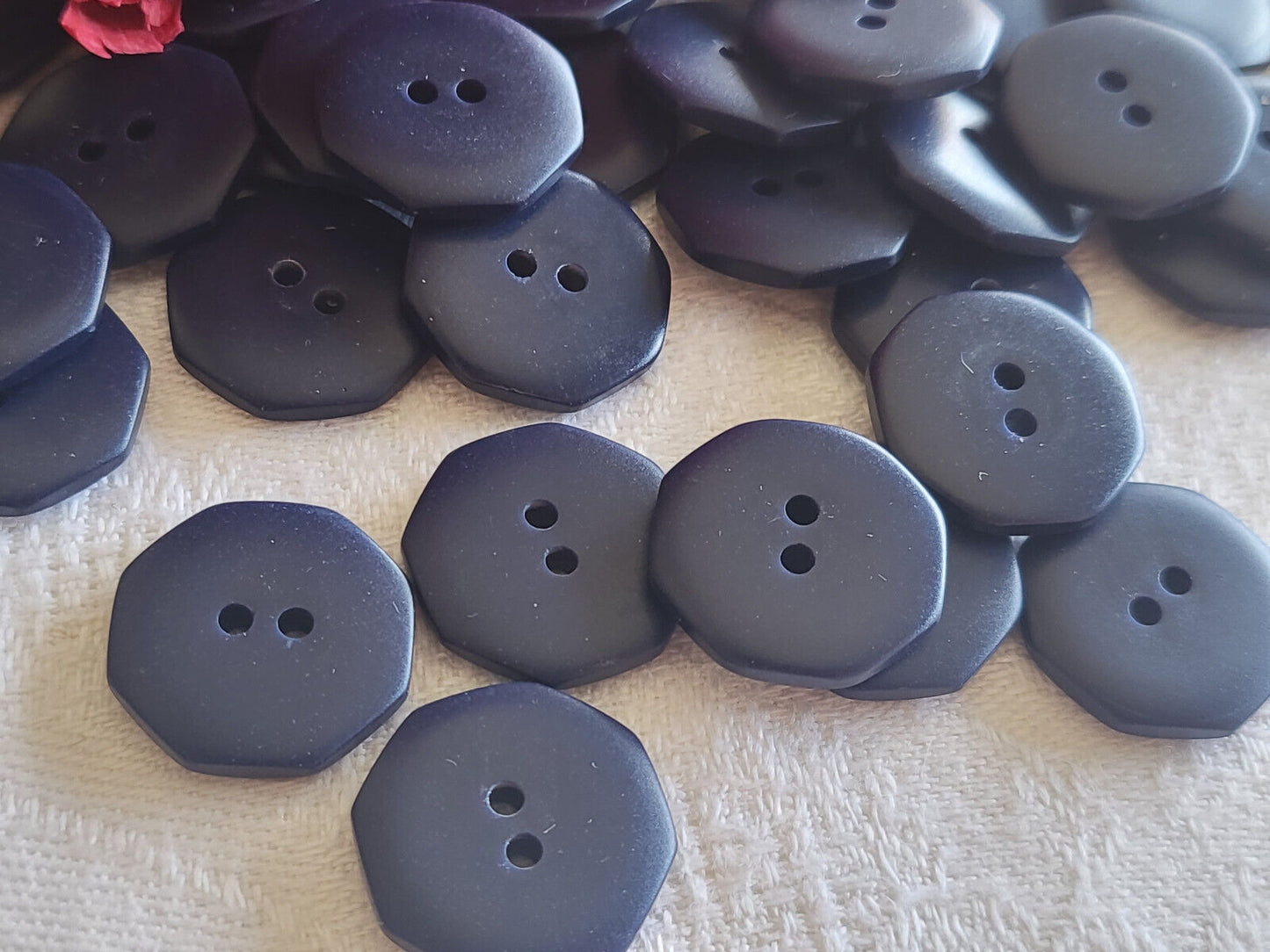 Lot 15 boutons vintage bleu mat hexagone à trous 1,6 cm ref 2354