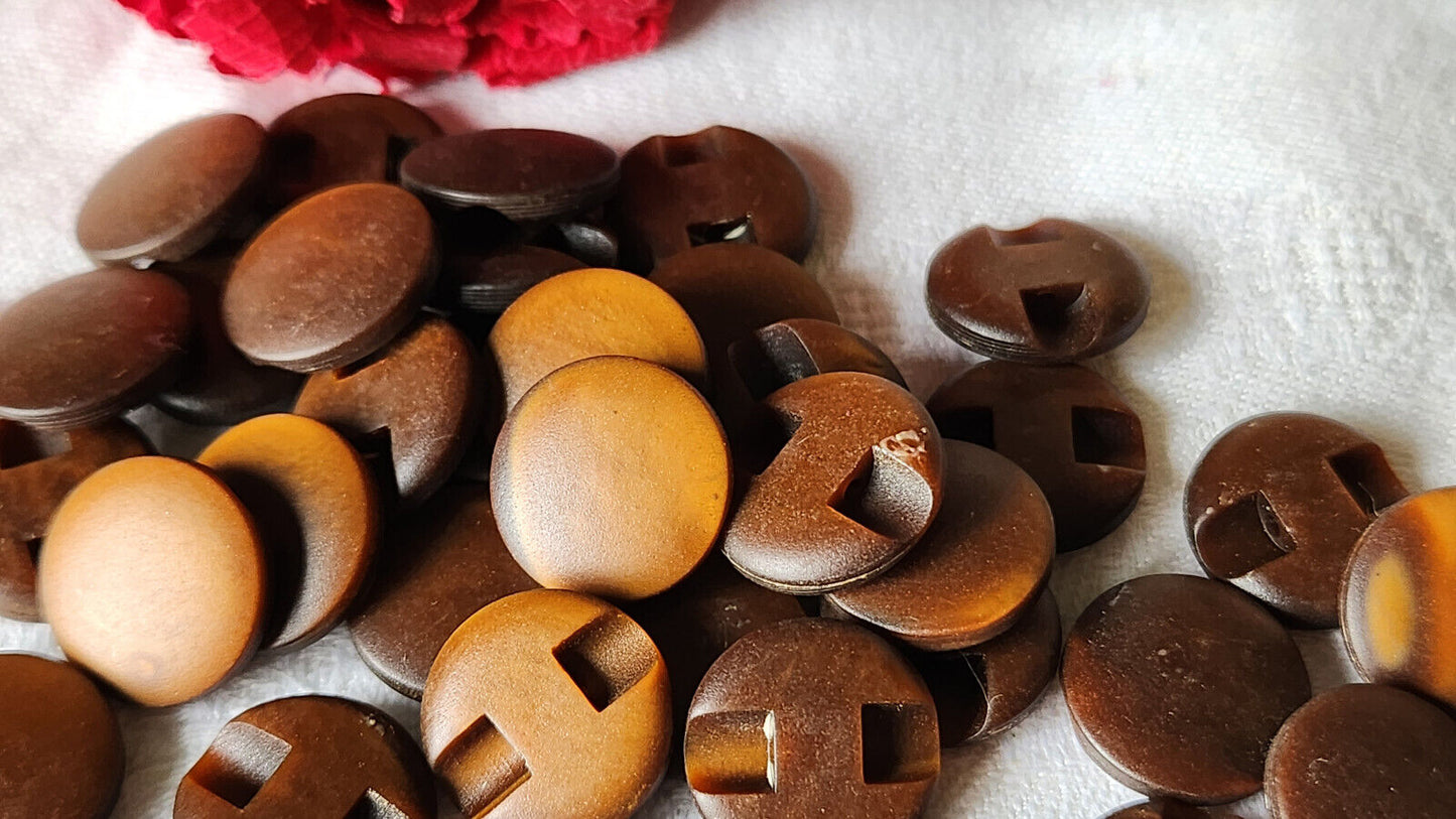 Lot 20 boutons vintage marron pied plat diamètre 1,4 cm ref 2778