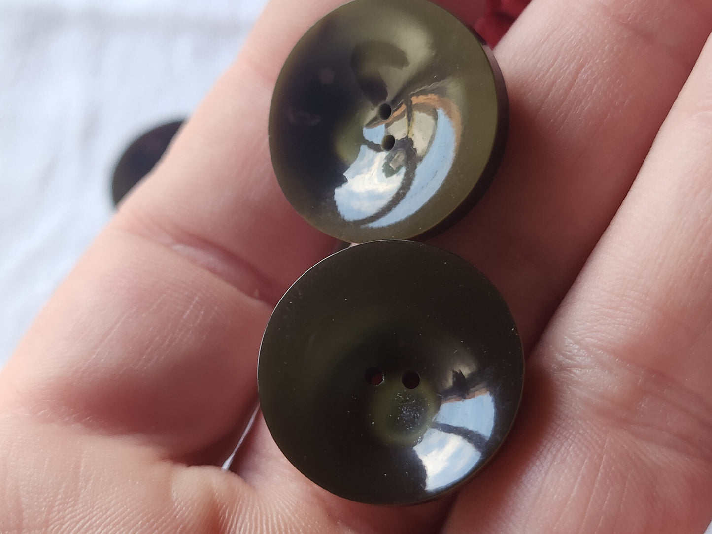 Lot 6 boutons vintage vert laiteux 2,2 cm trous ref 4505