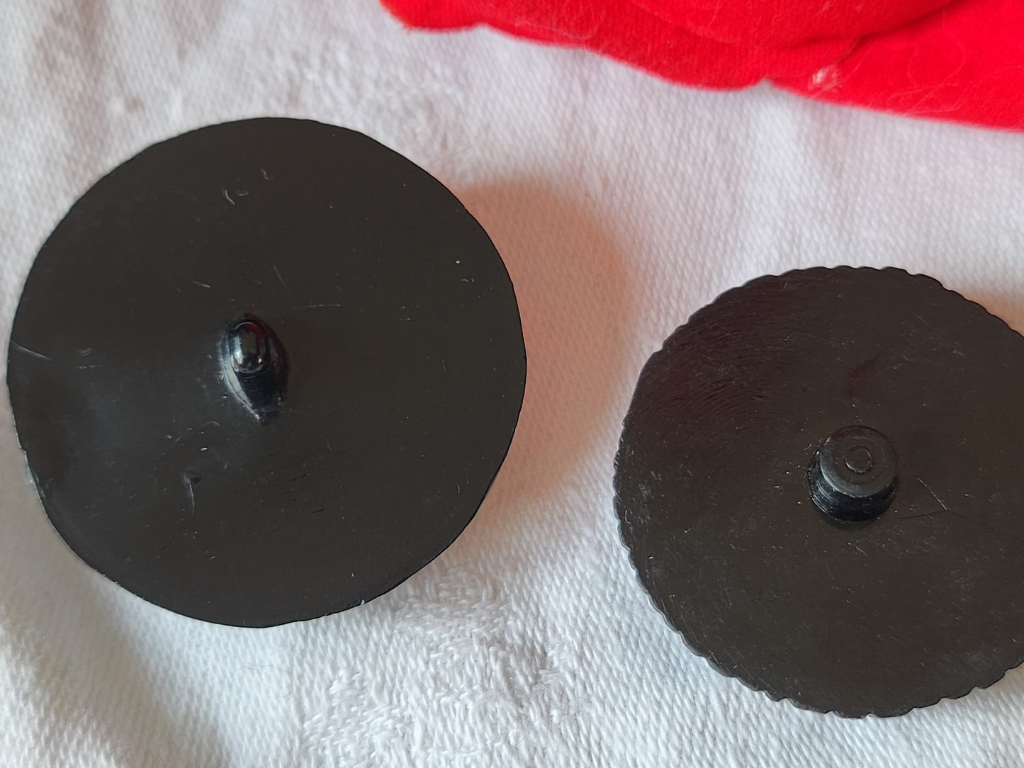 Duo énormes boutons vintage noir pied 3,4 et 3,8 cm ref 1150