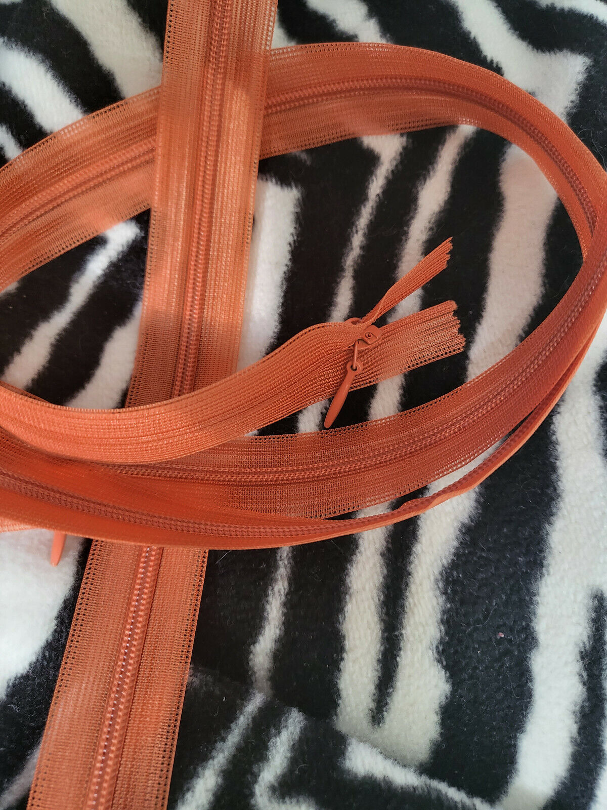 Fermeture éclair 50 cm orange invisible non- séparable A15 Robe