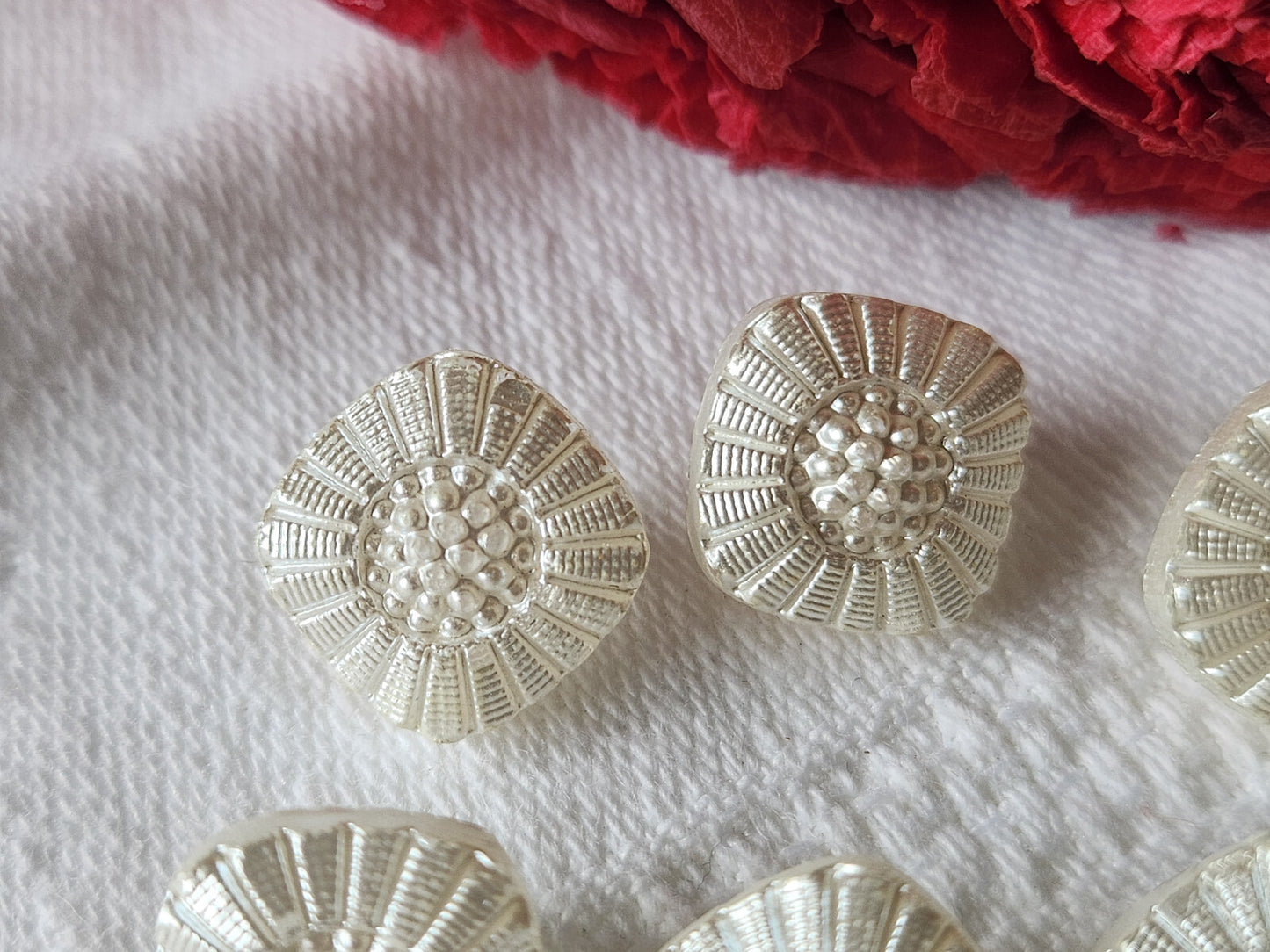 Lot 6 petits boutons anciens en verre marguerite manque de couleur 1,2 ref 4808