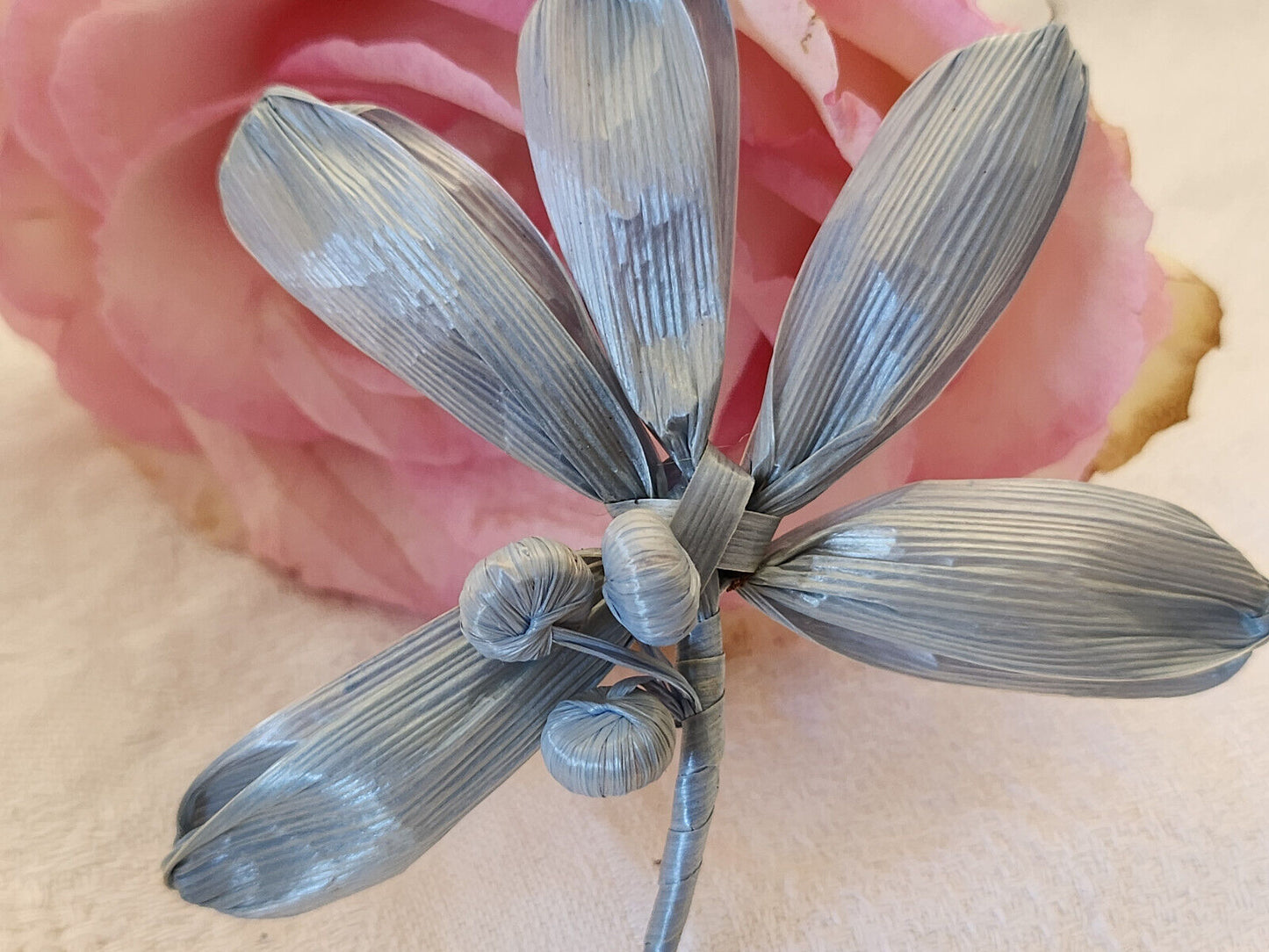 Ancien ornement chapeau creation modiste fleur rafia bleu gris T0-44